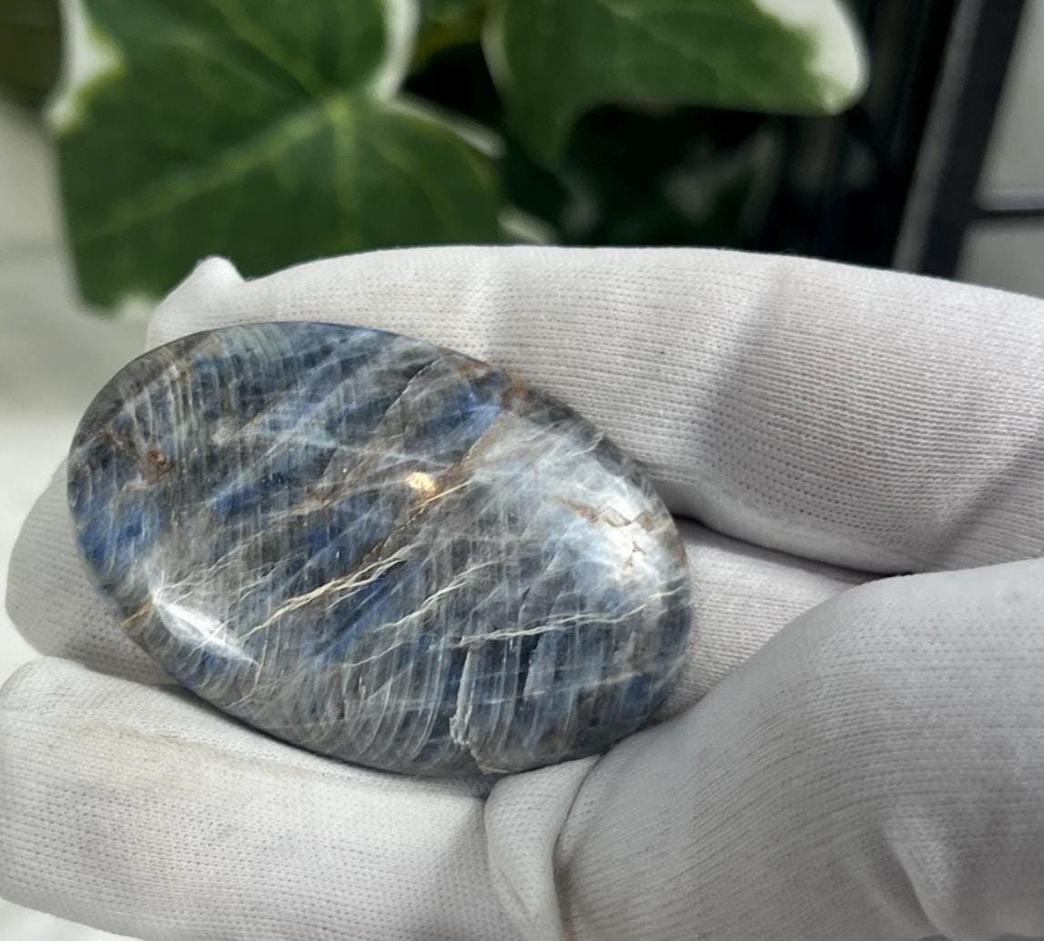 Blue Hard Corundum Sapphire Natural Palm Stone Smooth Polished Carved Crystal Distraction Home Decor Worry Stress Relief Anxiety Gift Xmas