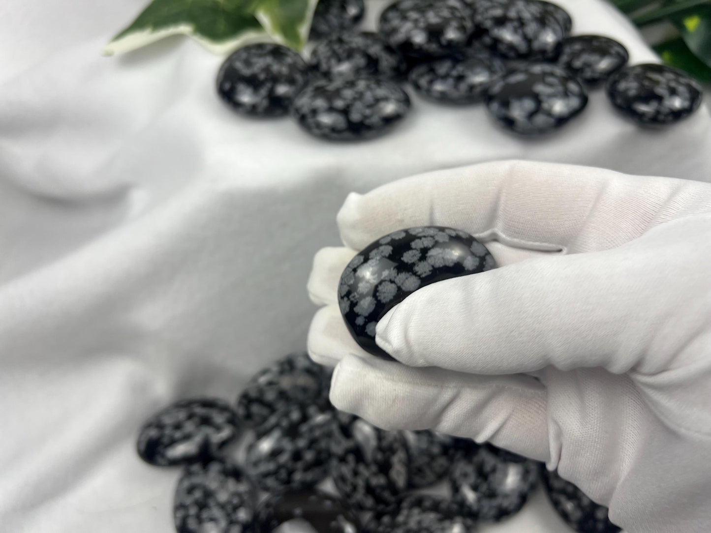 Gujarat Snowflake Obsidian Crystal for Distraction from Anxiety Worry Home Decor Crafting Jewelry Christmas Xmas Aquarium Christmas Birthday