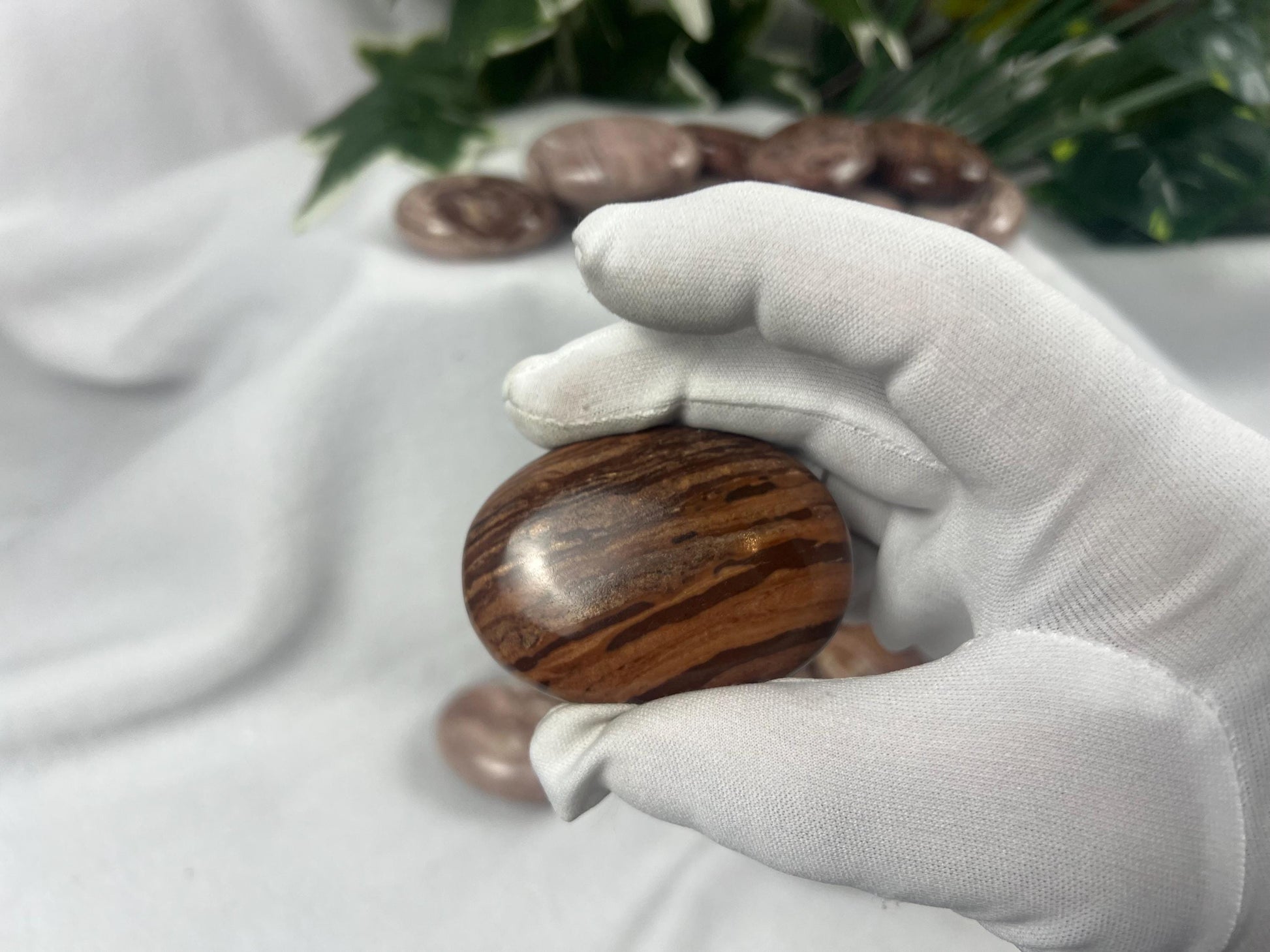 American Volcanic Chocolate Jasper Natural Palm Stone Smooth Polished Carved Crystal for Distraction Home Decor Christmas Home Decor Anxiety