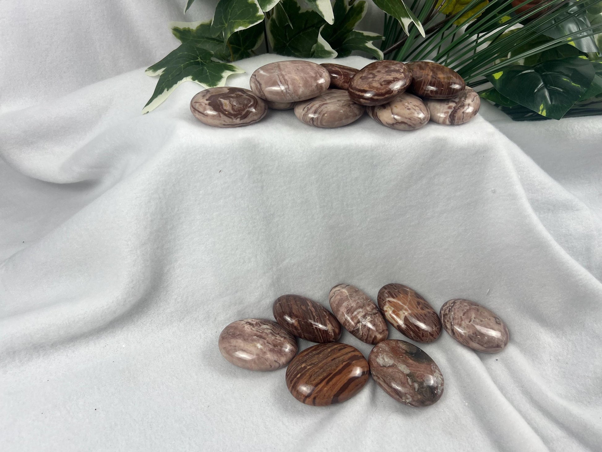 American Volcanic Chocolate Jasper Natural Palm Stone Smooth Polished Carved Crystal for Distraction Home Decor Christmas Home Decor Anxiety