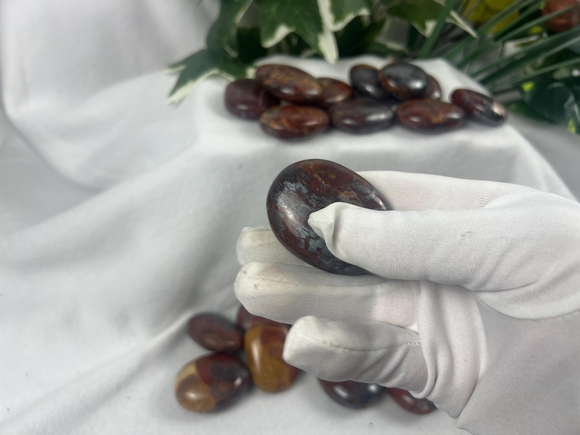 Striking Red Jasper and Hematite Natural Palm Stone Smooth Polished Carved Crystal for Distraction Home Decor Xmas Meditation Gift Christmas