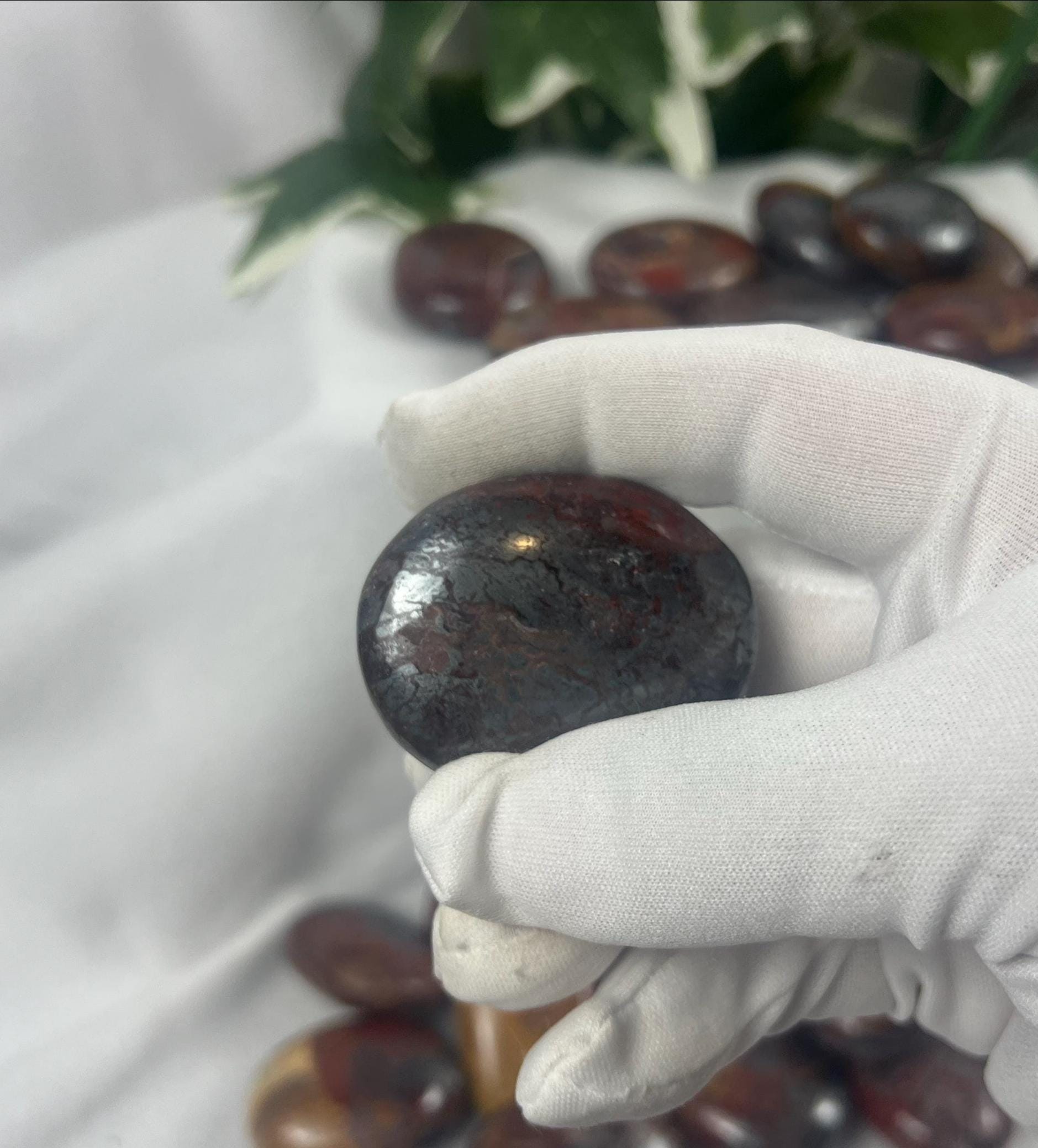 Striking Red Jasper and Hematite Natural Palm Stone Smooth Polished Carved Crystal for Distraction Home Decor Xmas Meditation Gift Christmas