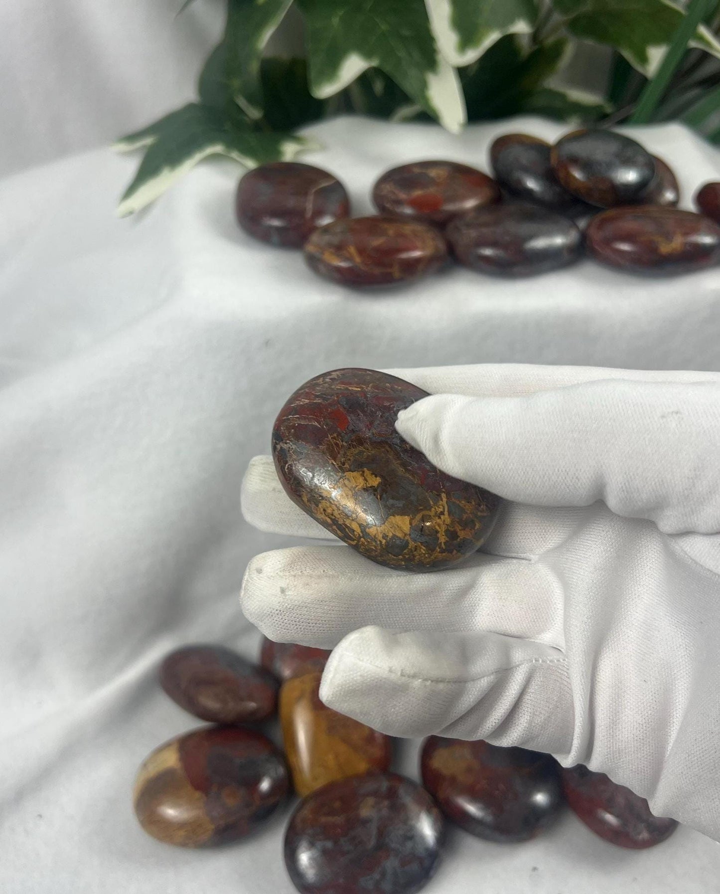 Striking Red Jasper and Hematite Natural Palm Stone Smooth Polished Carved Crystal for Distraction Home Decor Xmas Meditation Gift Christmas