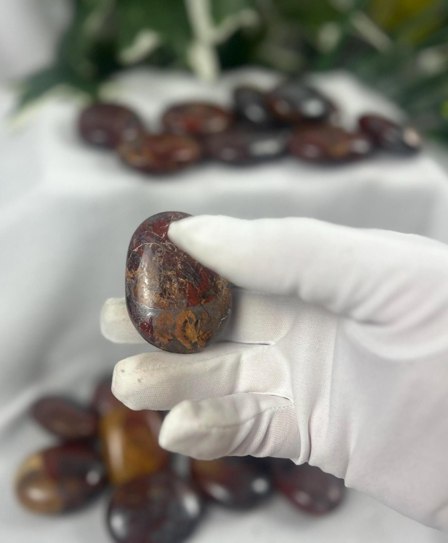 Striking Red Jasper and Hematite Natural Palm Stone Smooth Polished Carved Crystal for Distraction Home Decor Xmas Meditation Gift Christmas