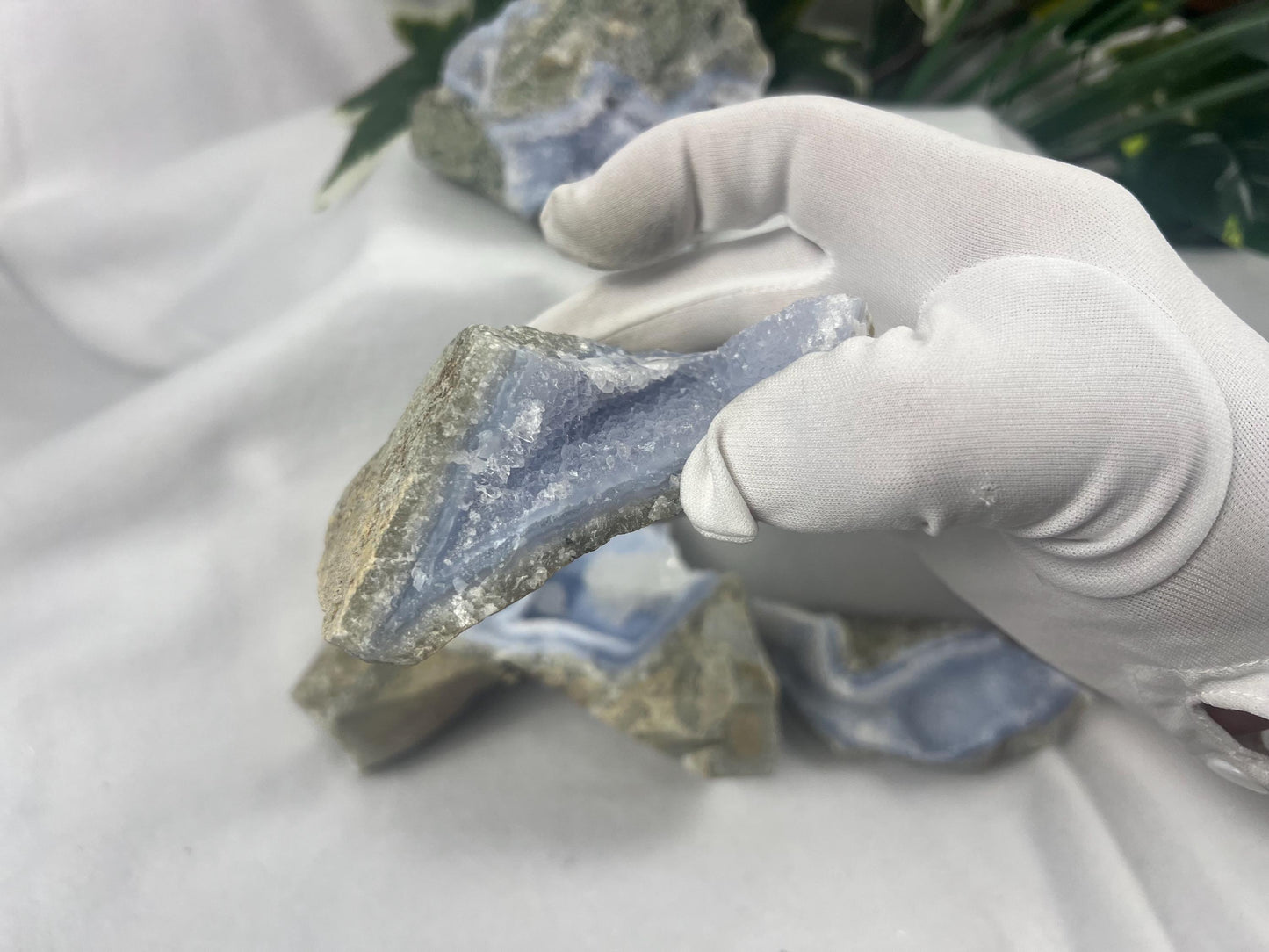 Natural Blue Lace Agate Raw Stone Carved Crystal for Distraction Anxiety Christmas Holiday Decor Xmas Birthday Gift Home Natural Gemstone