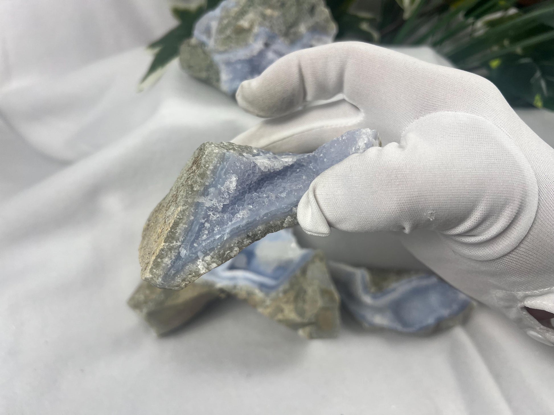 Natural Blue Lace Agate Raw Stone Carved Crystal for Distraction Anxiety Christmas Holiday Decor Xmas Birthday Gift Home Natural Gemstone