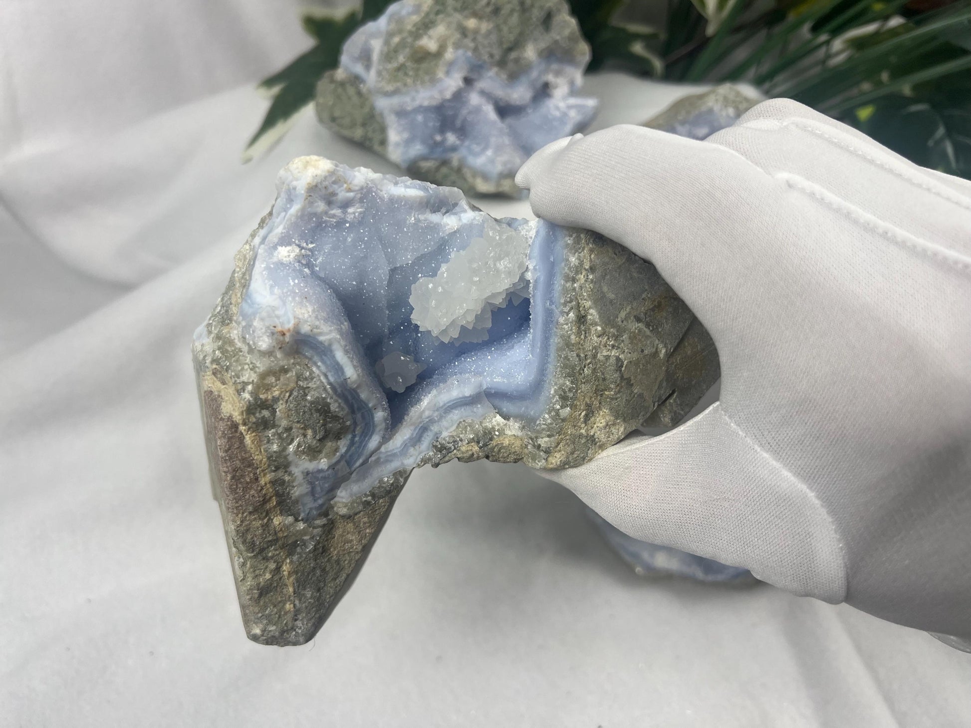 Natural Blue Lace Agate Raw Stone Carved Crystal for Distraction Anxiety Christmas Holiday Decor Xmas Birthday Gift Home Natural Gemstone