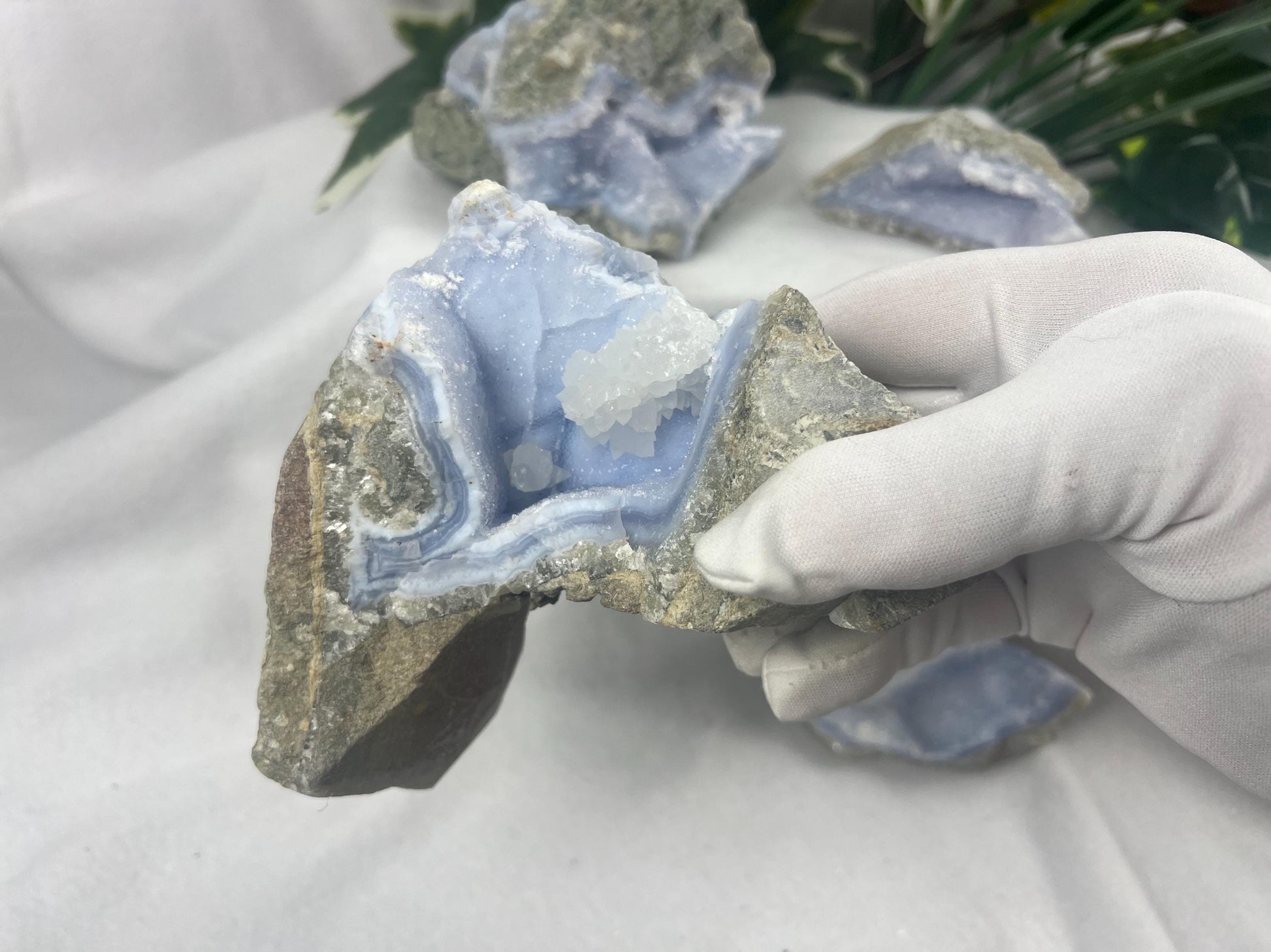 Natural Blue Lace Agate Raw Stone Carved Crystal for Distraction Anxiety Christmas Holiday Decor Xmas Birthday Gift Home Natural Gemstone