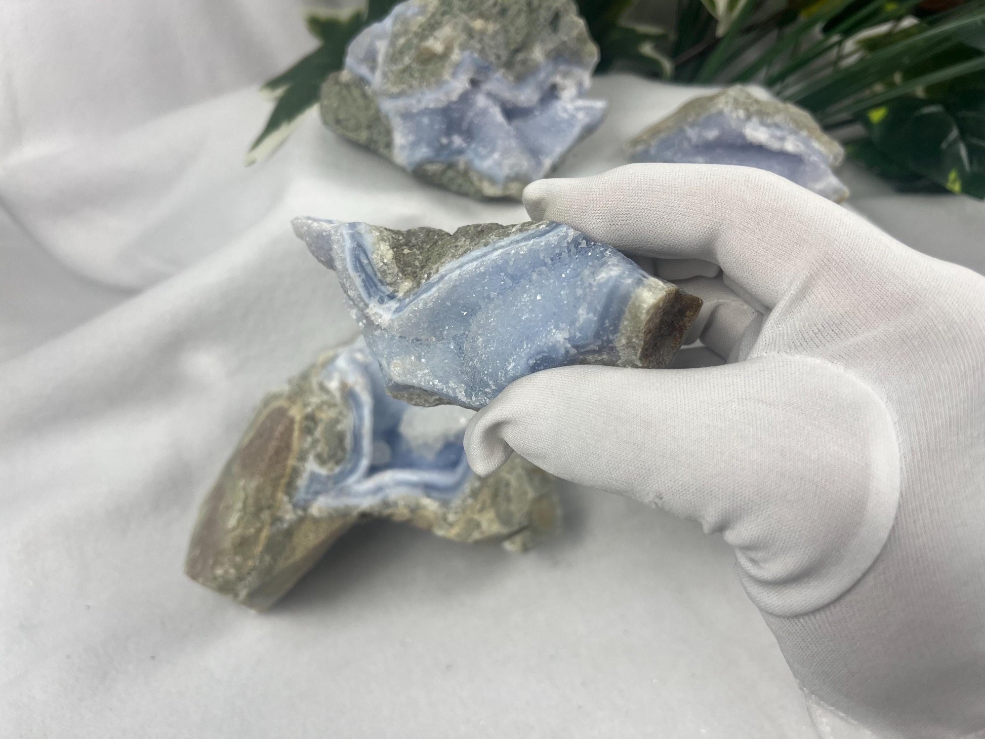 Natural Blue Lace Agate Raw Stone Carved Crystal for Distraction Anxiety Christmas Holiday Decor Xmas Birthday Gift Home Natural Gemstone