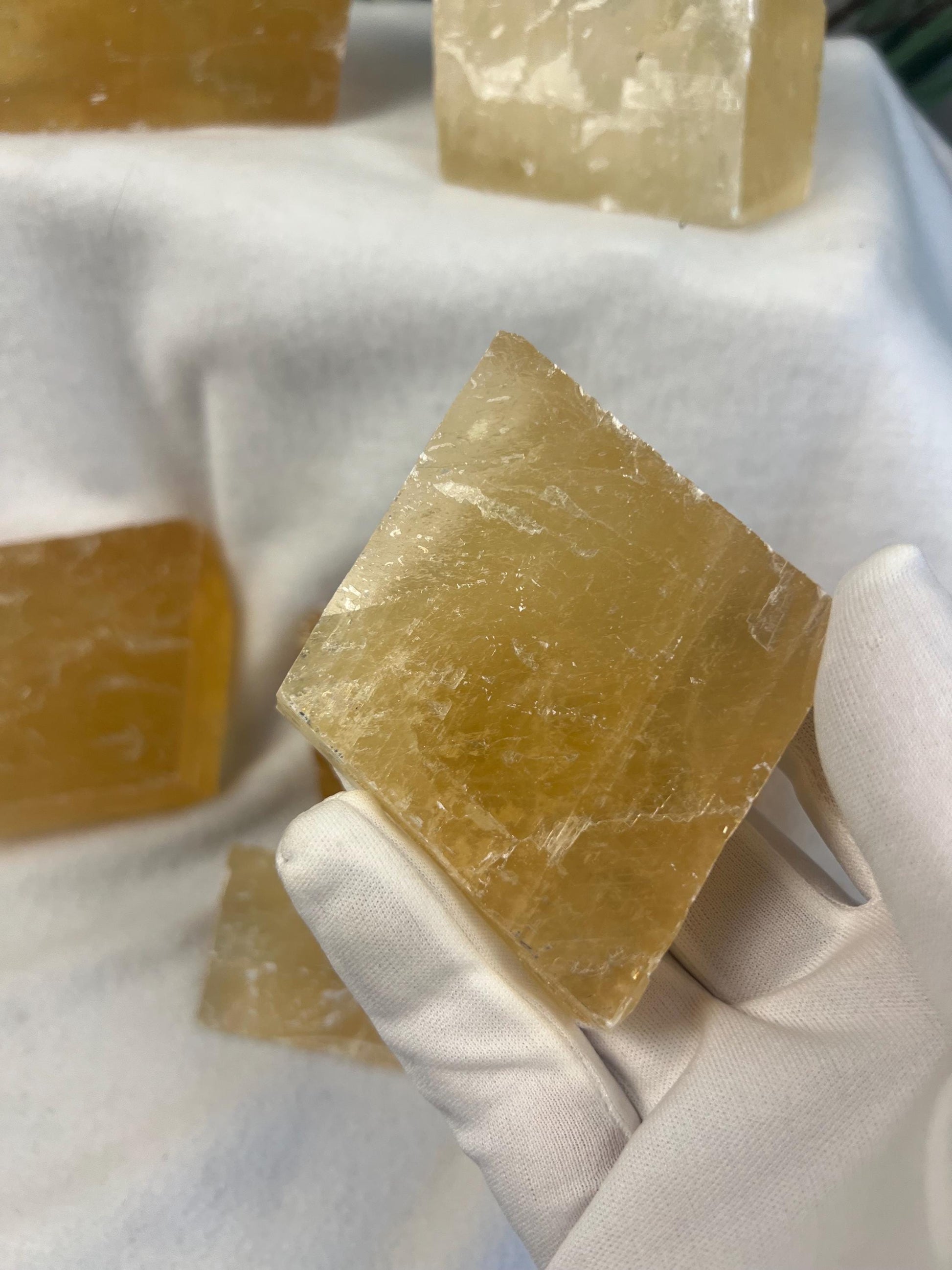 Beeswax Calcite Palm Stones Natural Free Form Stone Smooth Polished Carved Crystal for Distraction Worry Anxiety birthday Home Decor Xmas
