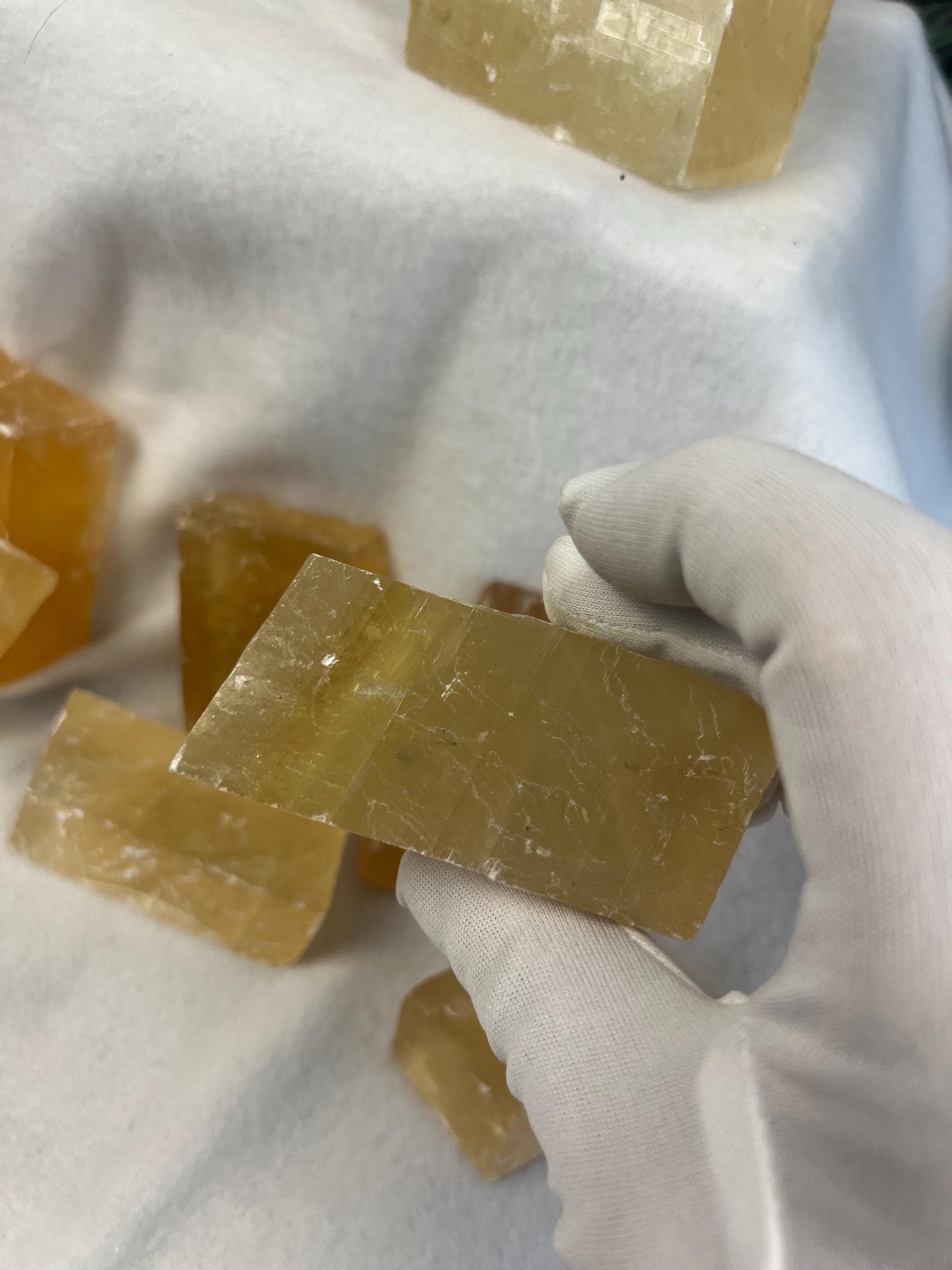 Beeswax Calcite Palm Stones Natural Free Form Stone Smooth Polished Carved Crystal for Distraction Worry Anxiety birthday Home Decor Xmas