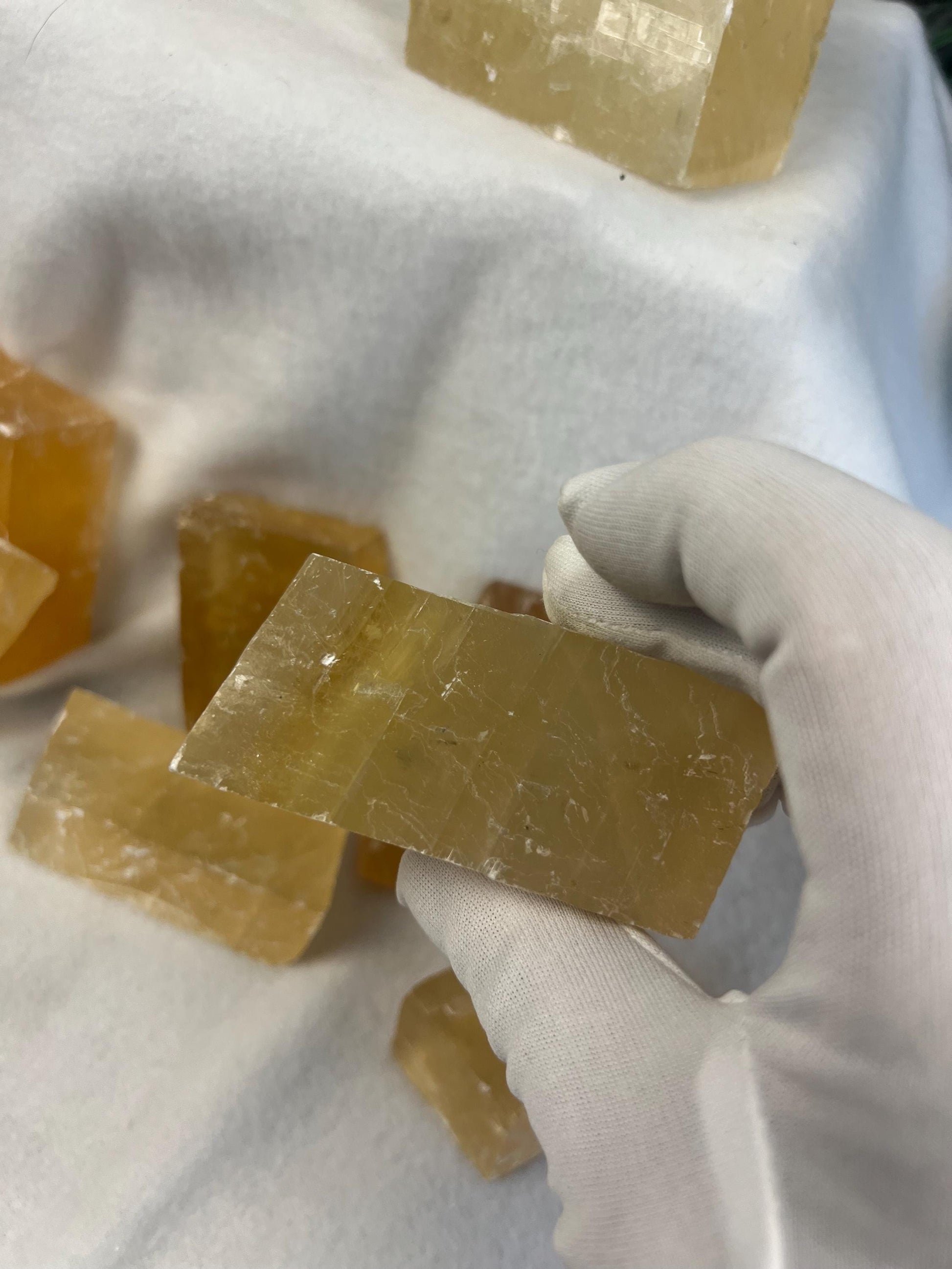 Beeswax Calcite Palm Stones Natural Free Form Stone Smooth Polished Carved Crystal for Distraction Worry Anxiety birthday Home Decor Xmas