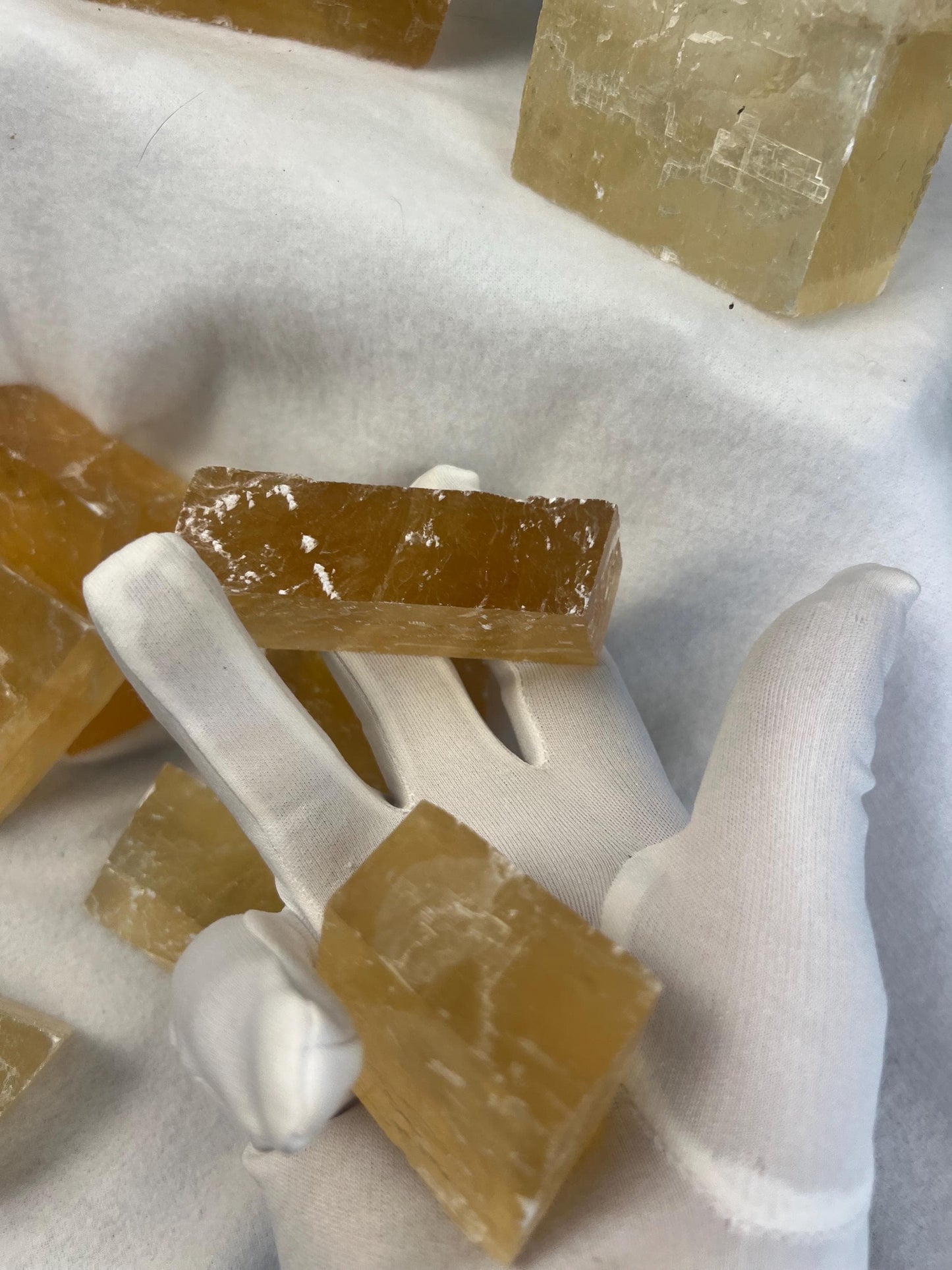 Beeswax Calcite Palm Stones Natural Free Form Stone Smooth Polished Carved Crystal for Distraction Worry Anxiety birthday Home Decor Xmas