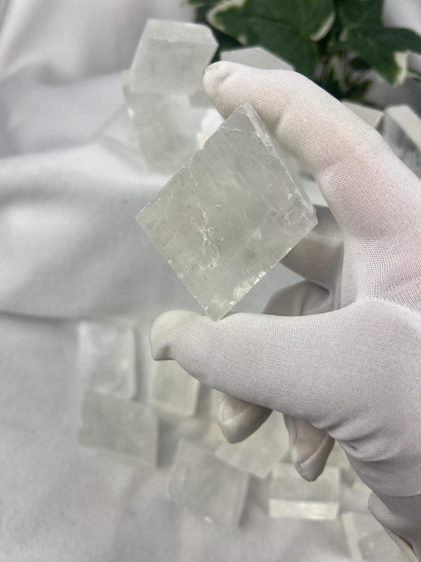 Ice Glass Calcite Palm Stones Natural Free Form Stone Smooth Polished Carved Crystal for Distraction Worry Anxiety birthday Home Decor Xmas