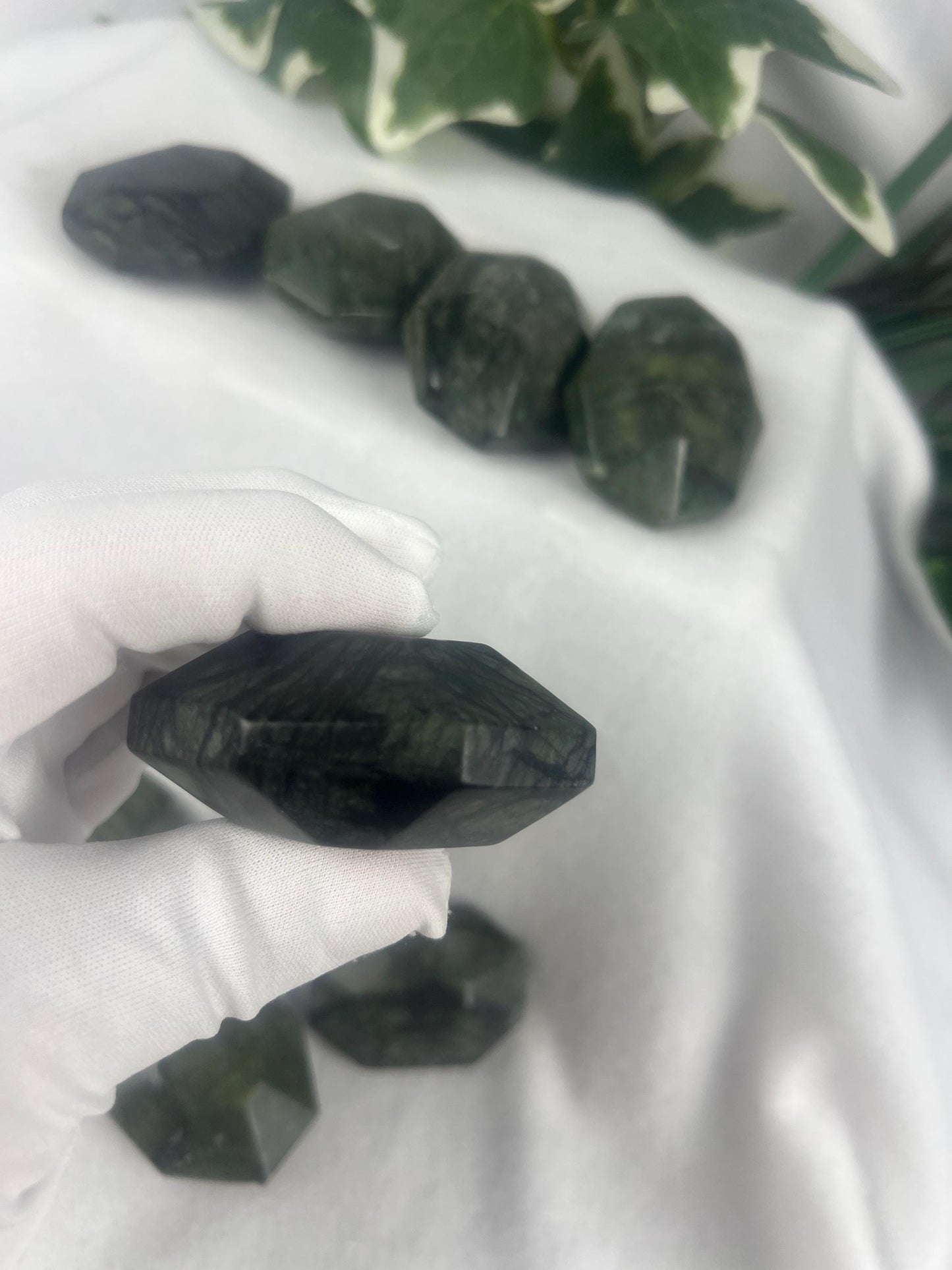 Xiuyan Nephrite Jade Faceted Natural Palm Stone Smooth Polished Carved Crystal Distraction Home Decor Worry Stress Relief Anxiety Gift