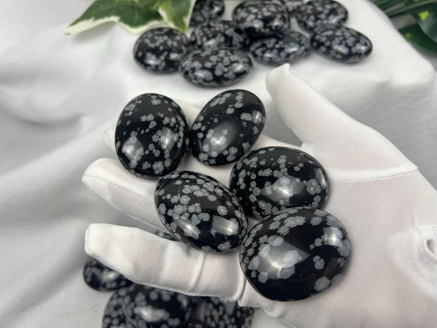 Gujarat Snowflake Obsidian Crystal for Distraction from Anxiety Worry Home Decor Crafting Jewelry Christmas Xmas Aquarium Christmas Birthday