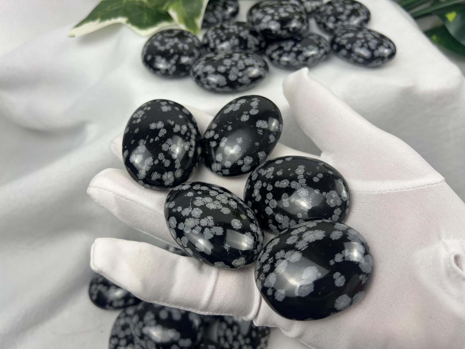Gujarat Snowflake Obsidian Crystal for Distraction from Anxiety Worry Home Decor Crafting Jewelry Christmas Xmas Aquarium Christmas Birthday