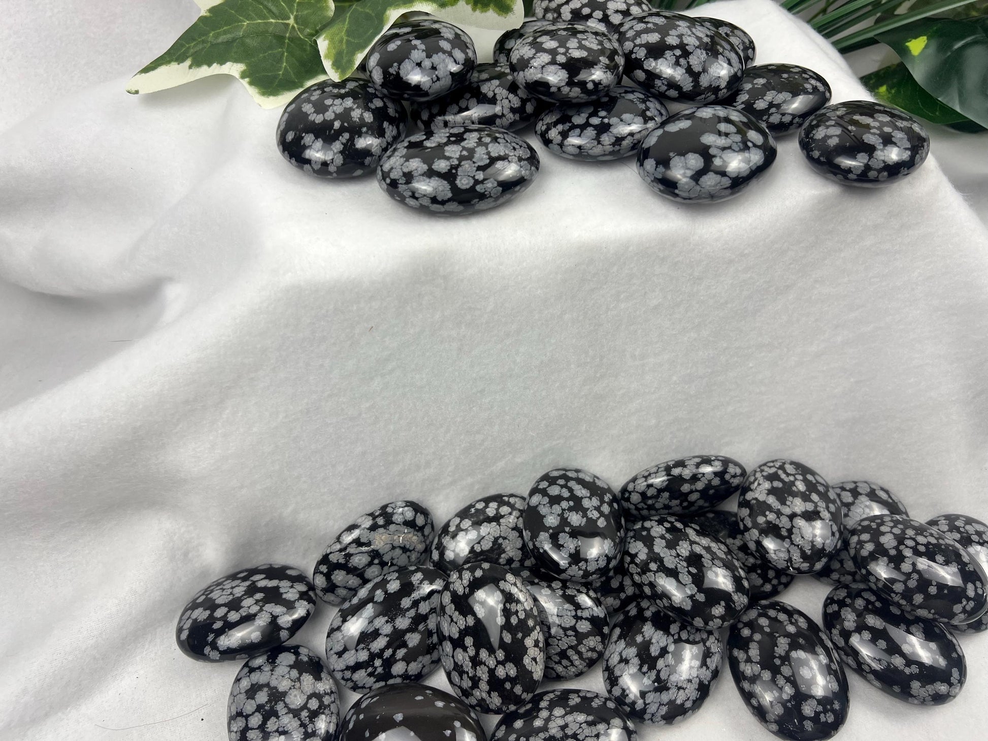 Gujarat Snowflake Obsidian Crystal for Distraction from Anxiety Worry Home Decor Crafting Jewelry Christmas Xmas Aquarium Christmas Birthday
