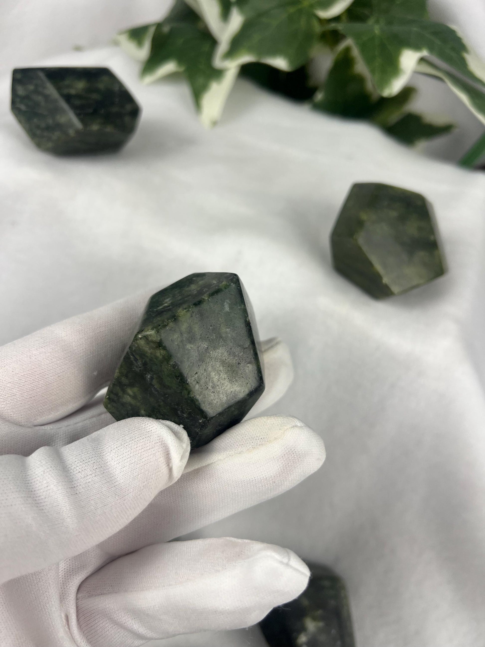 Xiuyan Nephrite Jade Faceted Natural Free Form Stone Smooth Polished Carved Crystal Distraction Home Decor Worry Stress Relief Anxiety Gift