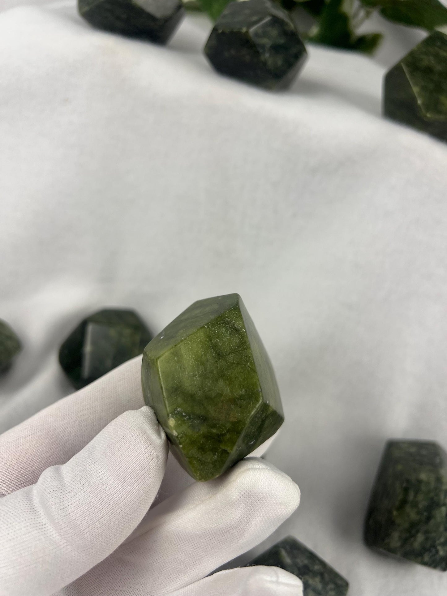 Xiuyan Nephrite Jade Faceted Natural Free Form Stone Smooth Polished Carved Crystal Distraction Home Decor Worry Stress Relief Anxiety Gift