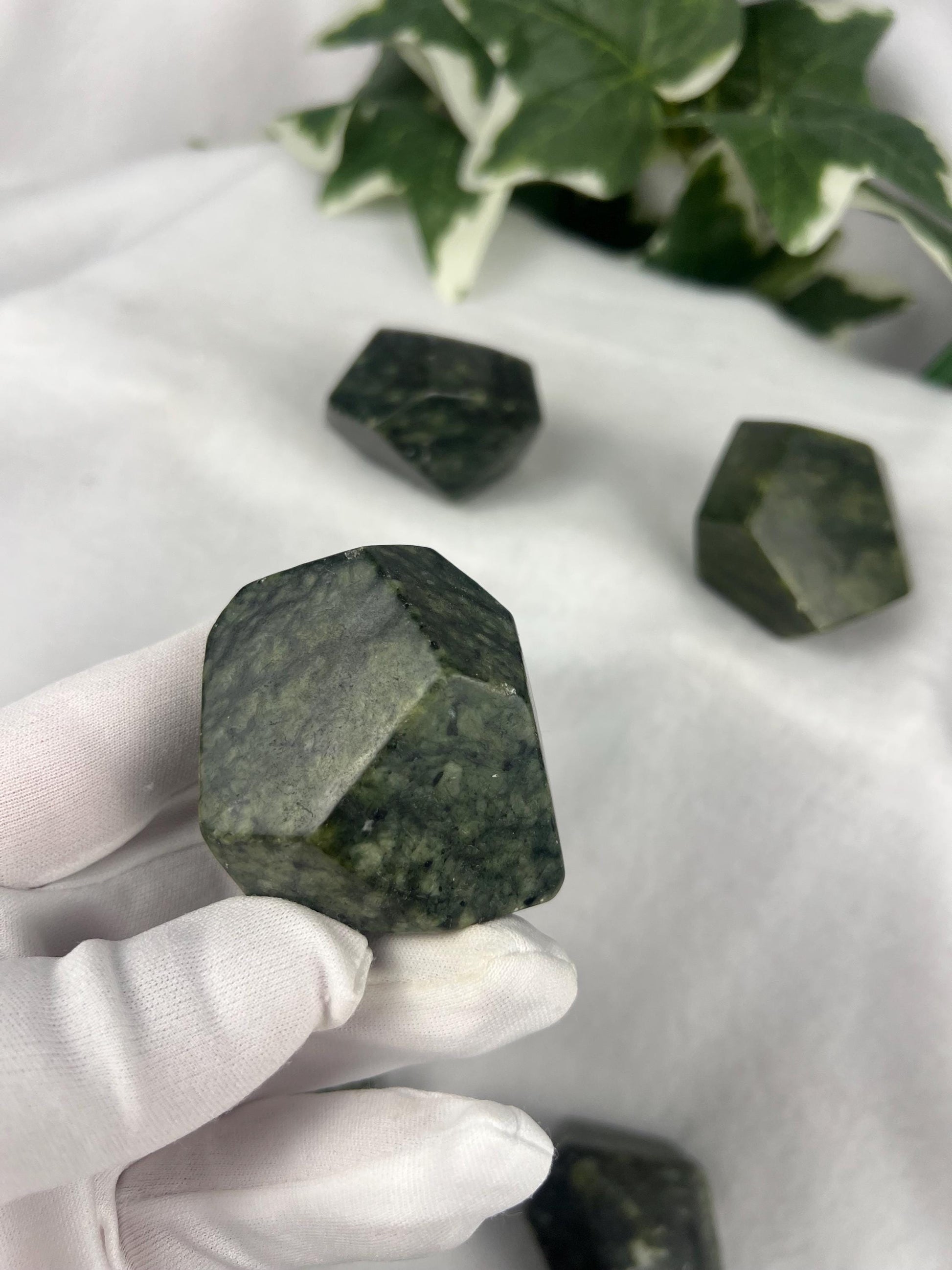 Xiuyan Nephrite Jade Faceted Natural Free Form Stone Smooth Polished Carved Crystal Distraction Home Decor Worry Stress Relief Anxiety Gift