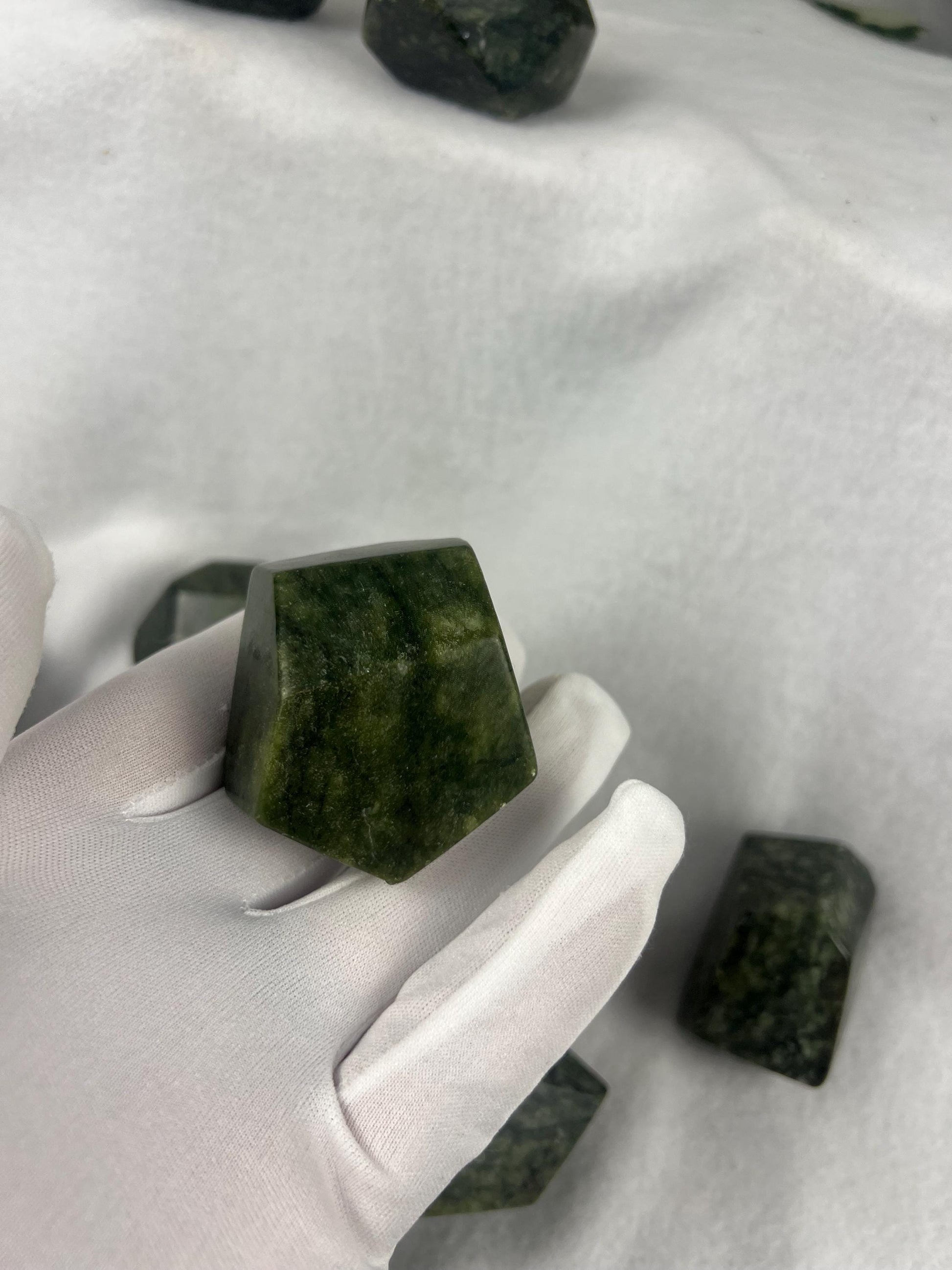 Xiuyan Nephrite Jade Faceted Natural Free Form Stone Smooth Polished Carved Crystal Distraction Home Decor Worry Stress Relief Anxiety Gift