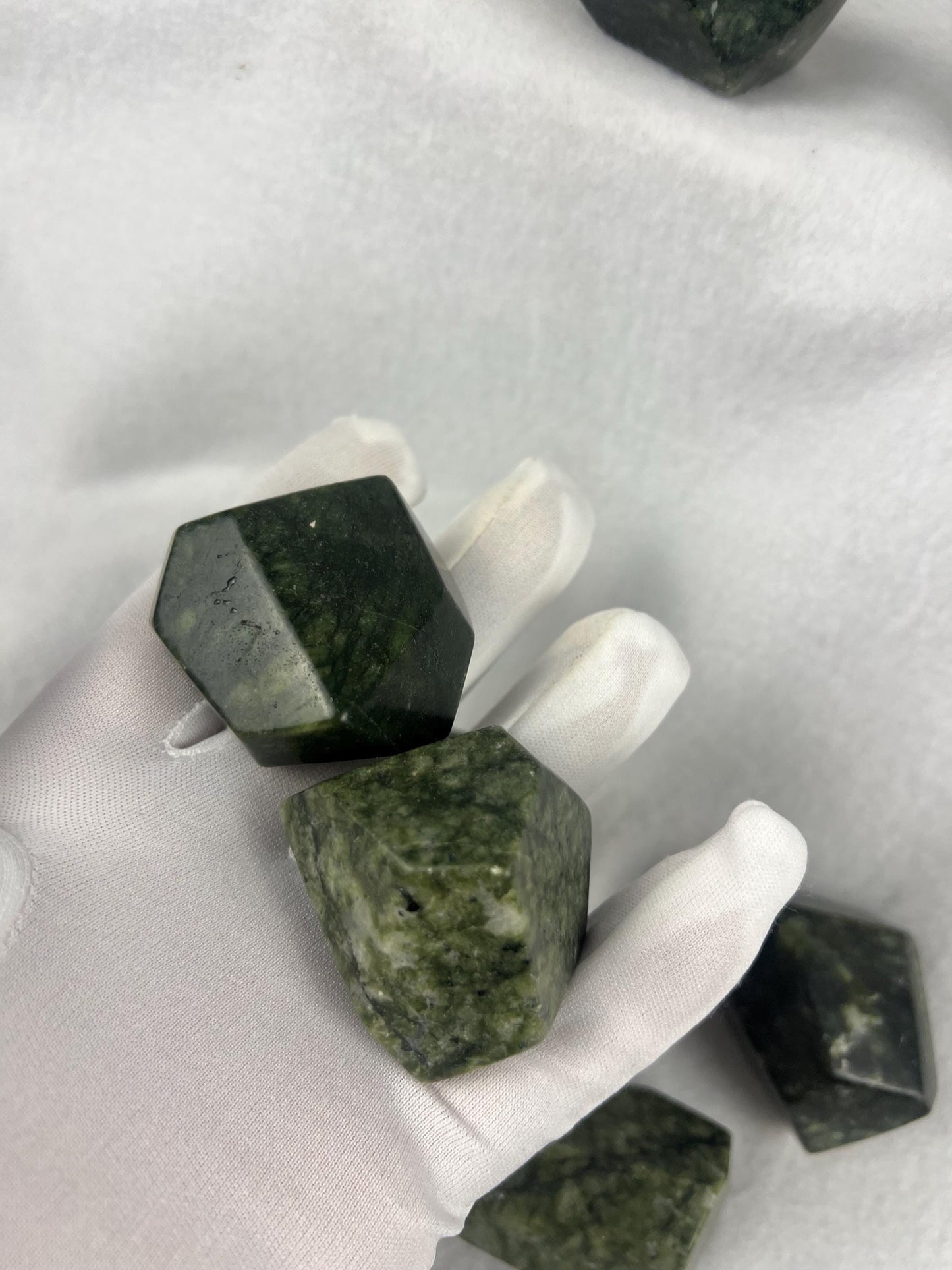Xiuyan Nephrite Jade Faceted Natural Free Form Stone Smooth Polished Carved Crystal Distraction Home Decor Worry Stress Relief Anxiety Gift