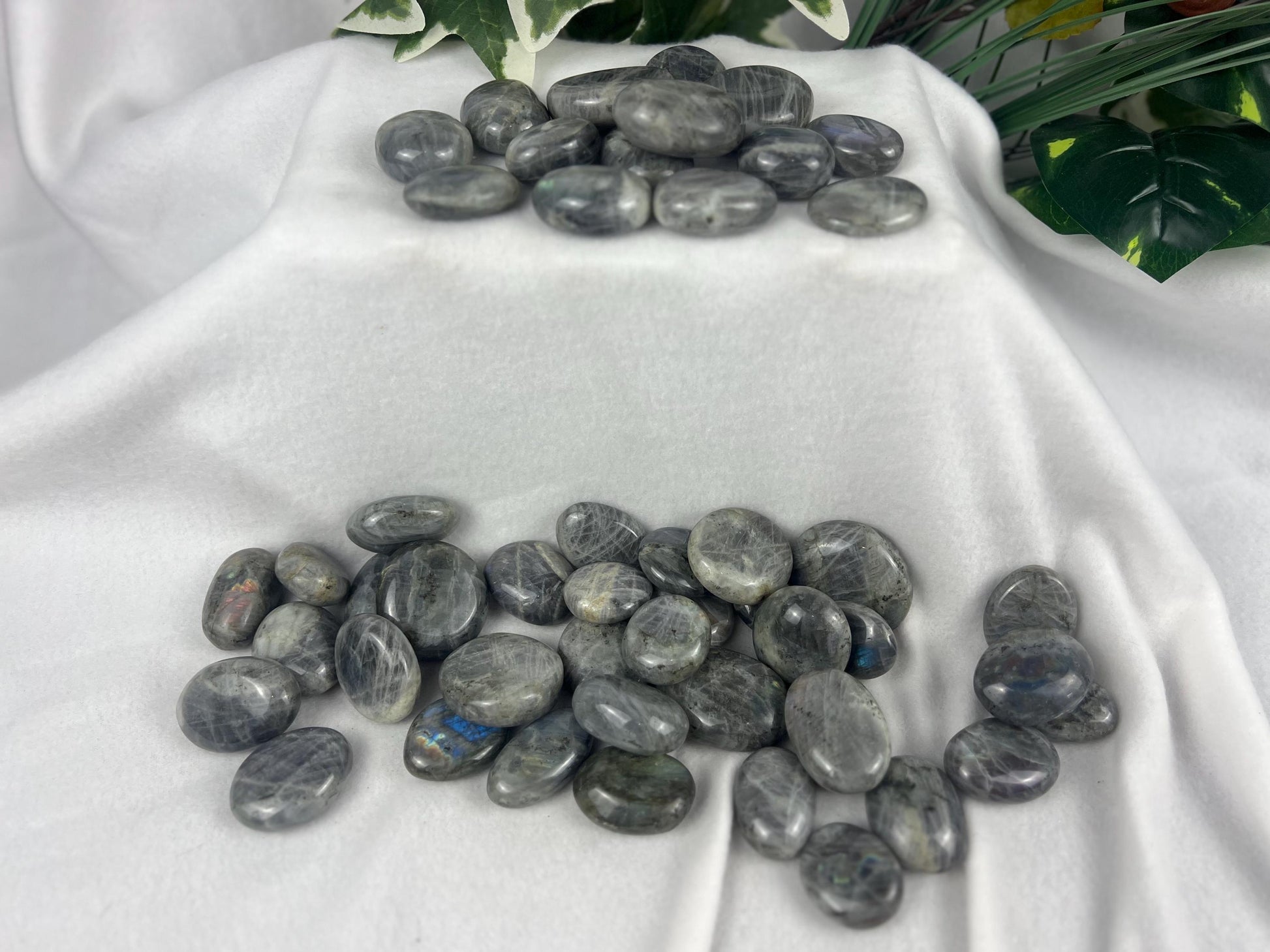 Finland Purple Labradorite Natural Palm Stone Smooth Polished Carved Crystal for Distraction Worry home Decor Pocket Anxiety Christmas Gift