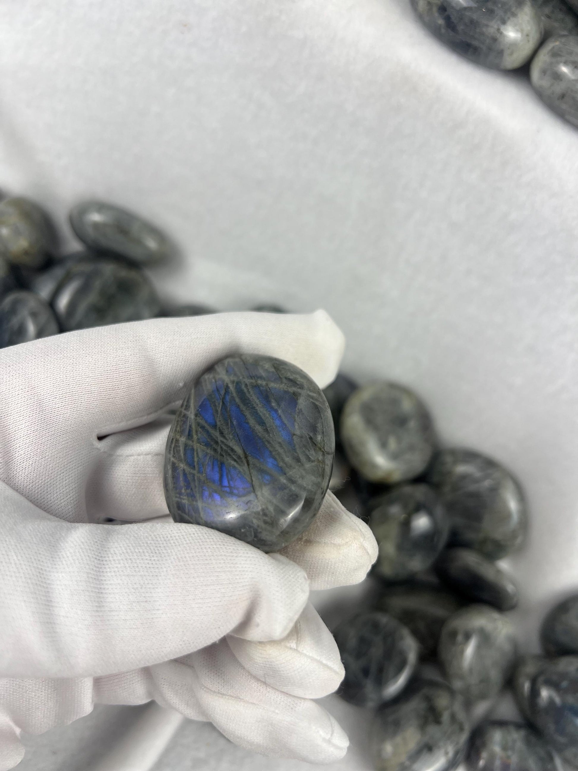 Finland Purple Labradorite Natural Palm Stone Smooth Polished Carved Crystal for Distraction Worry home Decor Pocket Anxiety Christmas Gift