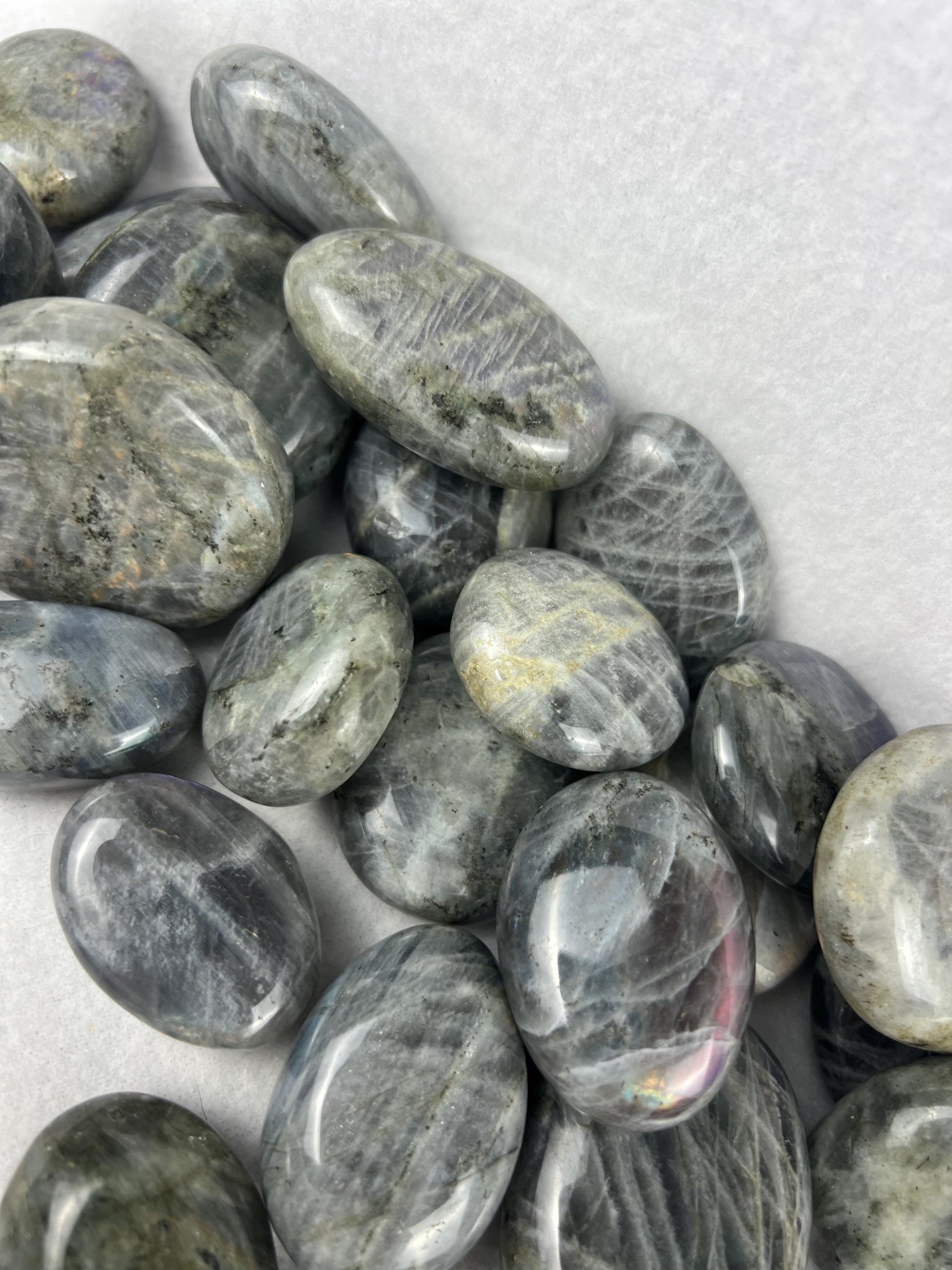 Finland Purple Labradorite Natural Palm Stone Smooth Polished Carved Crystal for Distraction Worry home Decor Pocket Anxiety Christmas Gift