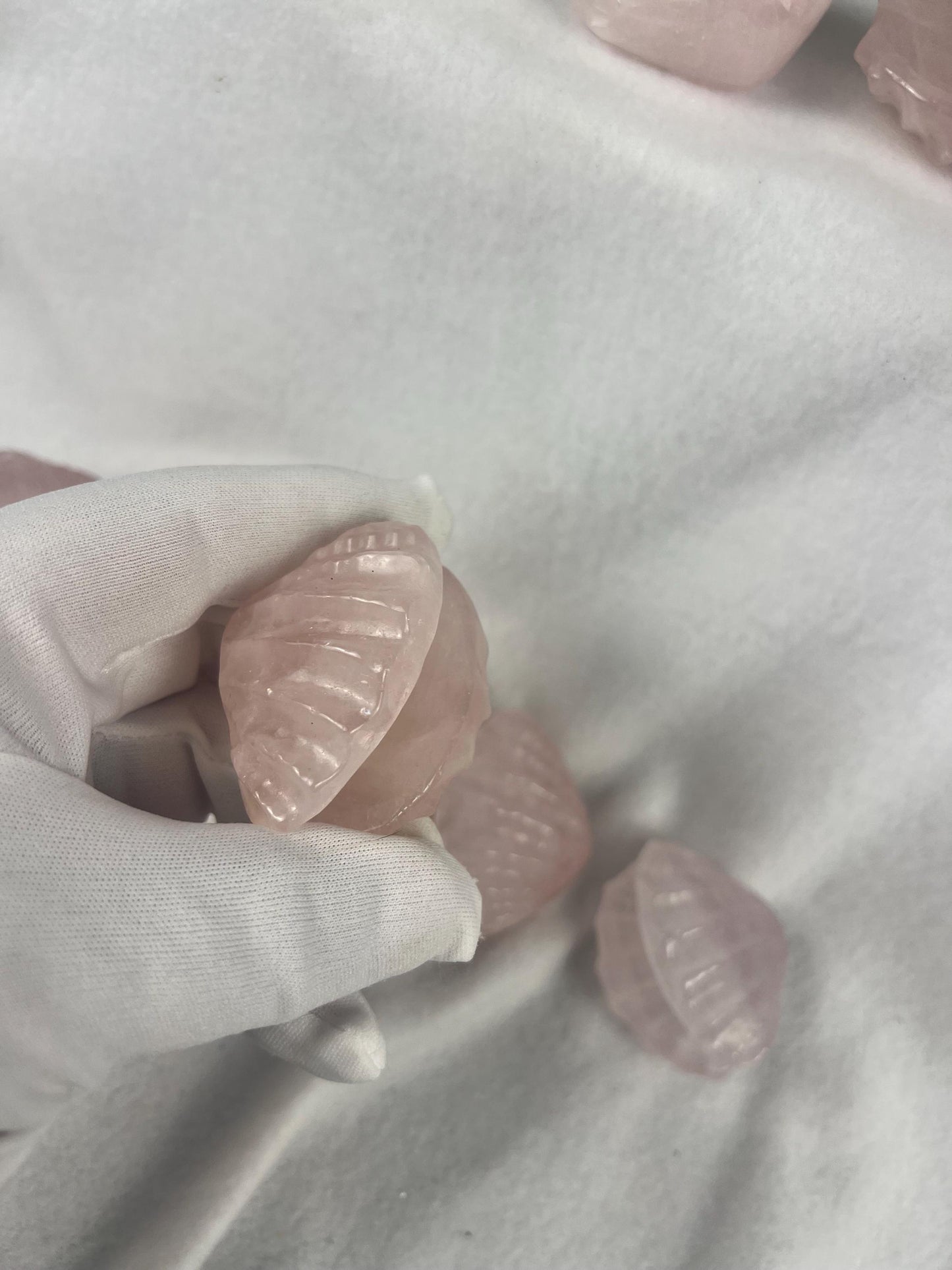 Rose Quartz Scallop Carved Palm Stone Smooth Polished Crystal for Distraction Holiday Home Decor Christmas Xmas Gift Christmas Birthday Gift