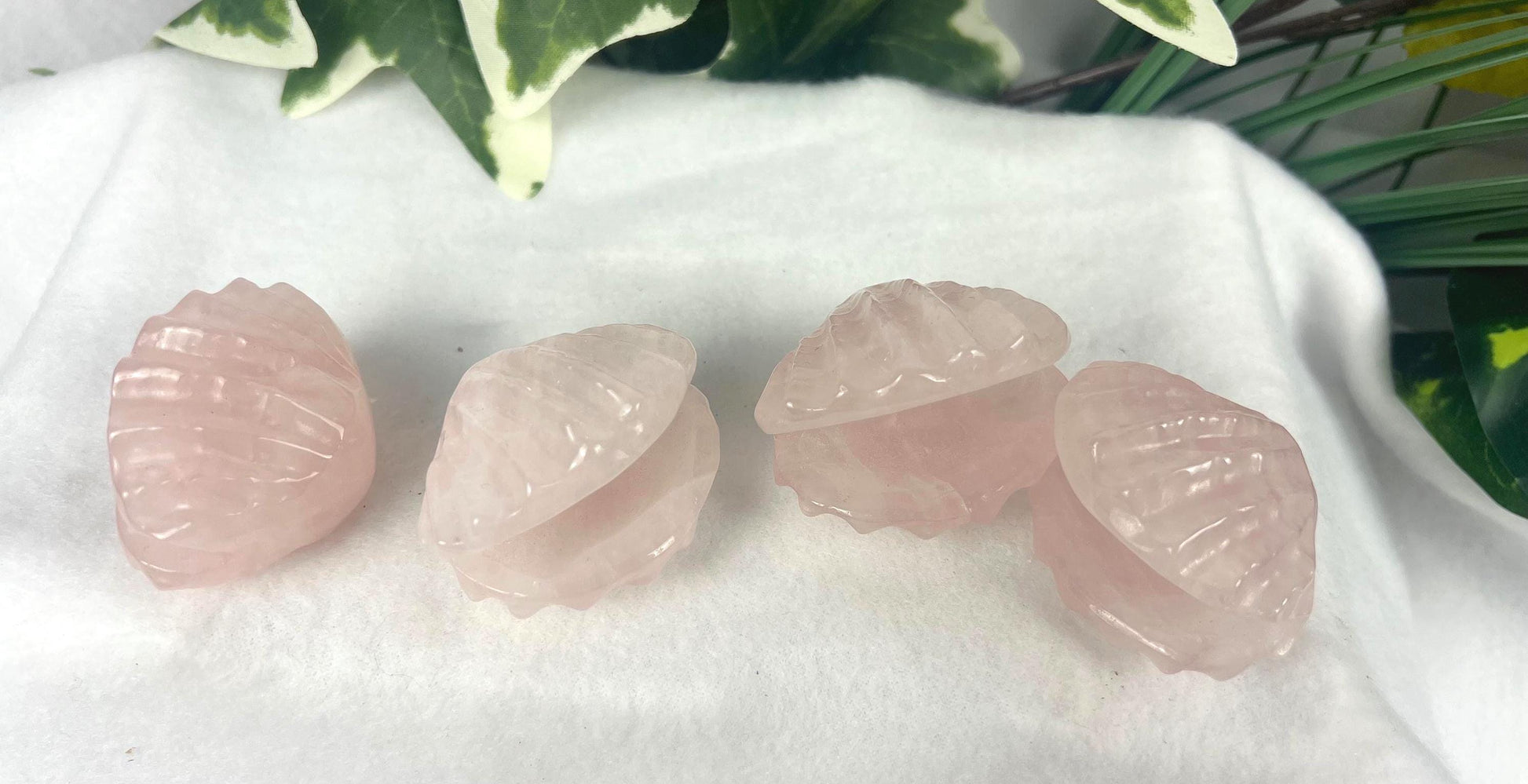 Rose Quartz Scallop Carved Palm Stone Smooth Polished Crystal for Distraction Holiday Home Decor Christmas Xmas Gift Christmas Birthday Gift