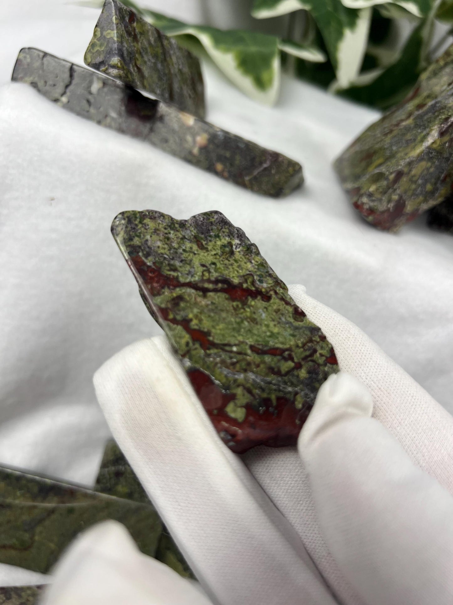Khambhat Bloodstone Natural Palm Stone Smooth Polished Carved Crystal for Distraction from Anxiety or Worry Home Decor Holiday Home Decor