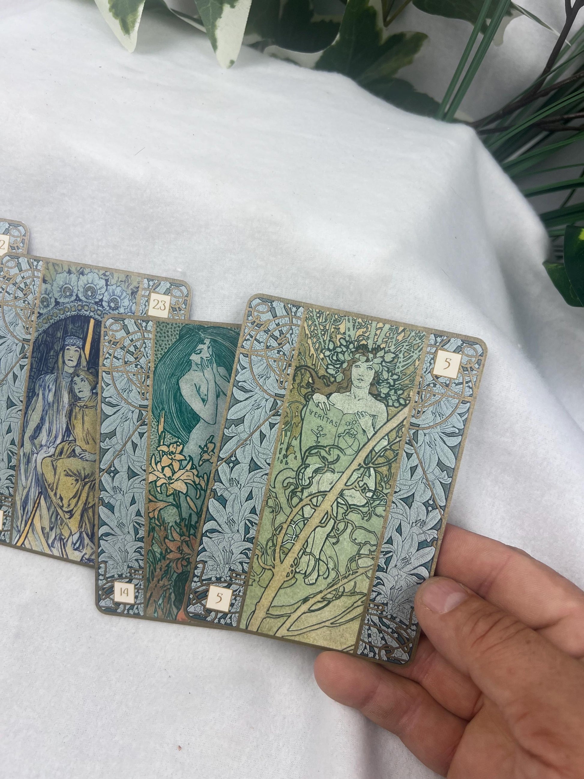 The Alfons Maria Mucha Oracle Card Deck Guidebook 36 Cards Fully Licensed Special Gift Fortune Lo Scarabeo Home Decor Historical Historical