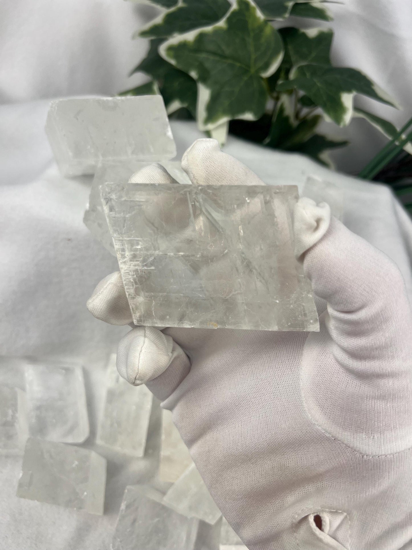Ice Glass Calcite Palm Stones Natural Free Form Stone Smooth Polished Carved Crystal for Distraction Worry Anxiety birthday Home Decor Xmas