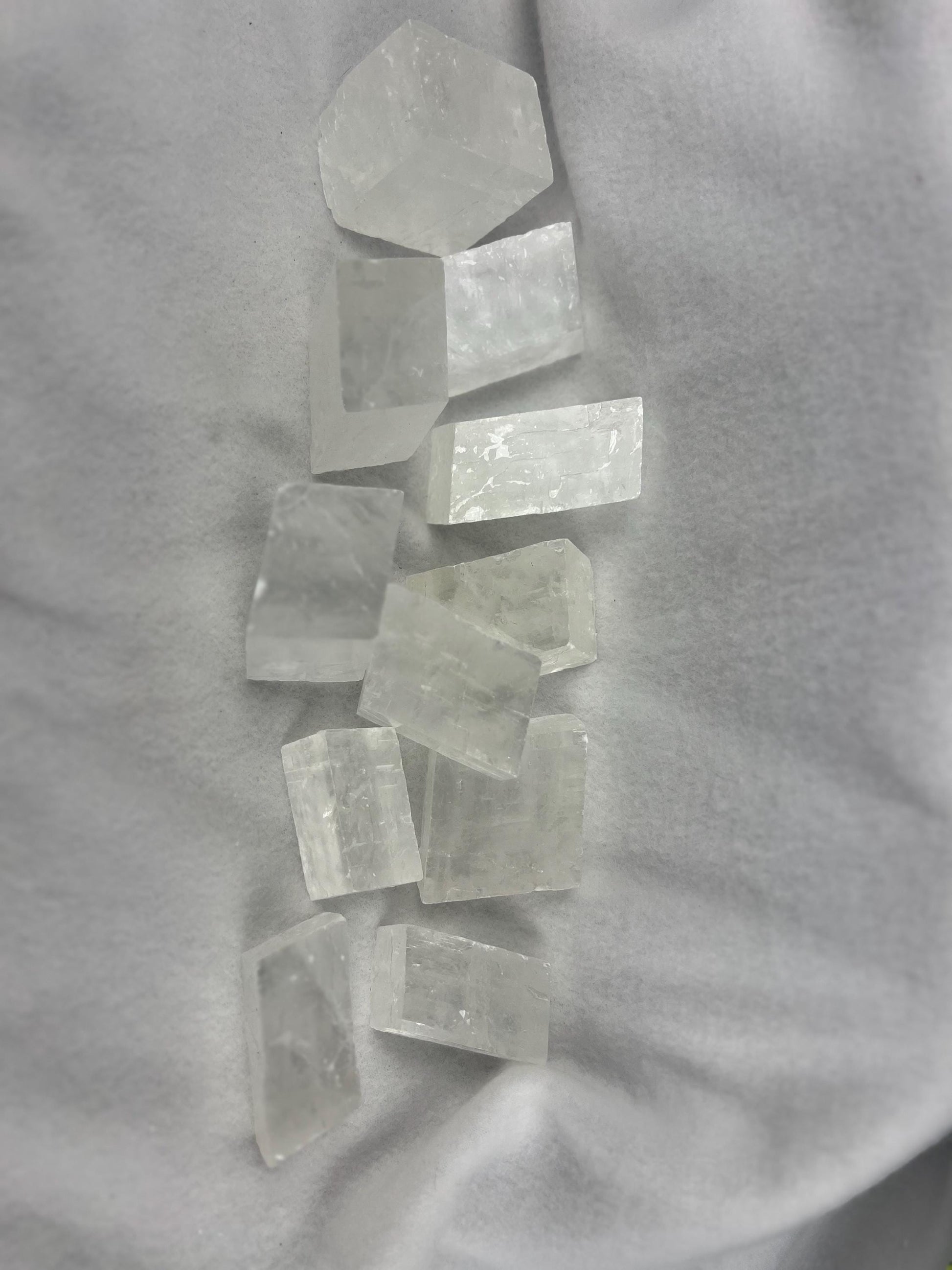 Ice Glass Calcite Palm Stones Natural Free Form Stone Smooth Polished Carved Crystal for Distraction Worry Anxiety birthday Home Decor Xmas