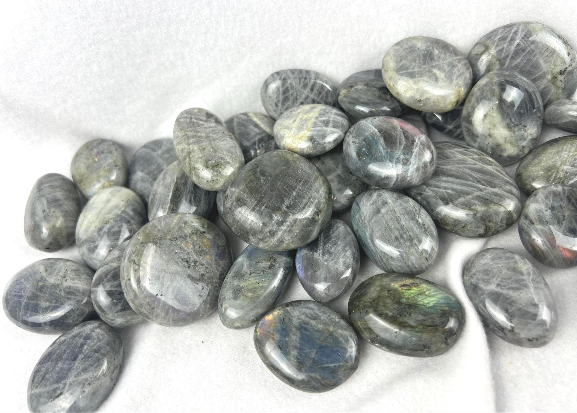 Finland Purple Labradorite Natural Palm Stone Smooth Polished Carved Crystal for Distraction Worry home Decor Pocket Anxiety Christmas Gift
