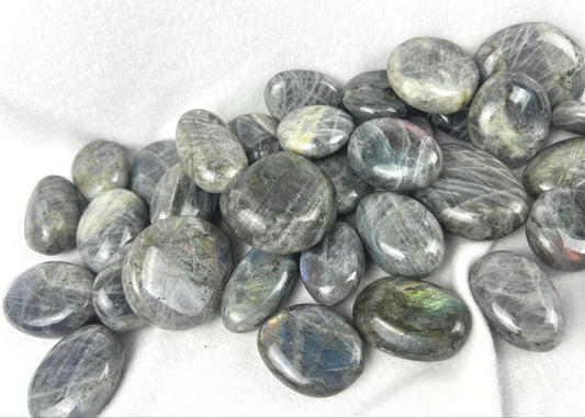 Finland Purple Labradorite Natural Palm Stone Smooth Polished Carved Crystal for Distraction Worry home Decor Pocket Anxiety Christmas Gift