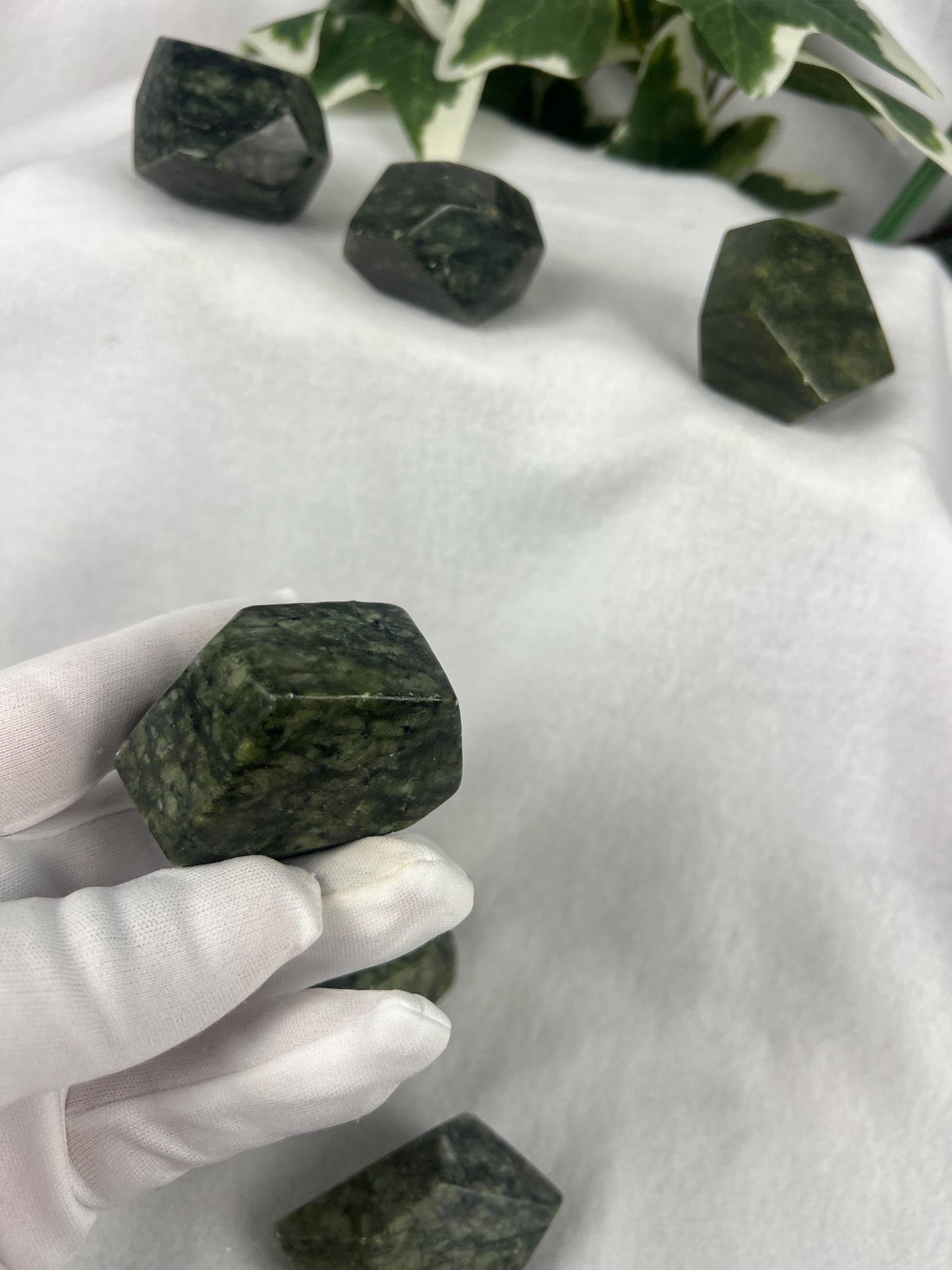 Xiuyan Nephrite Jade Faceted Natural Free Form Stone Smooth Polished Carved Crystal Distraction Home Decor Worry Stress Relief Anxiety Gift