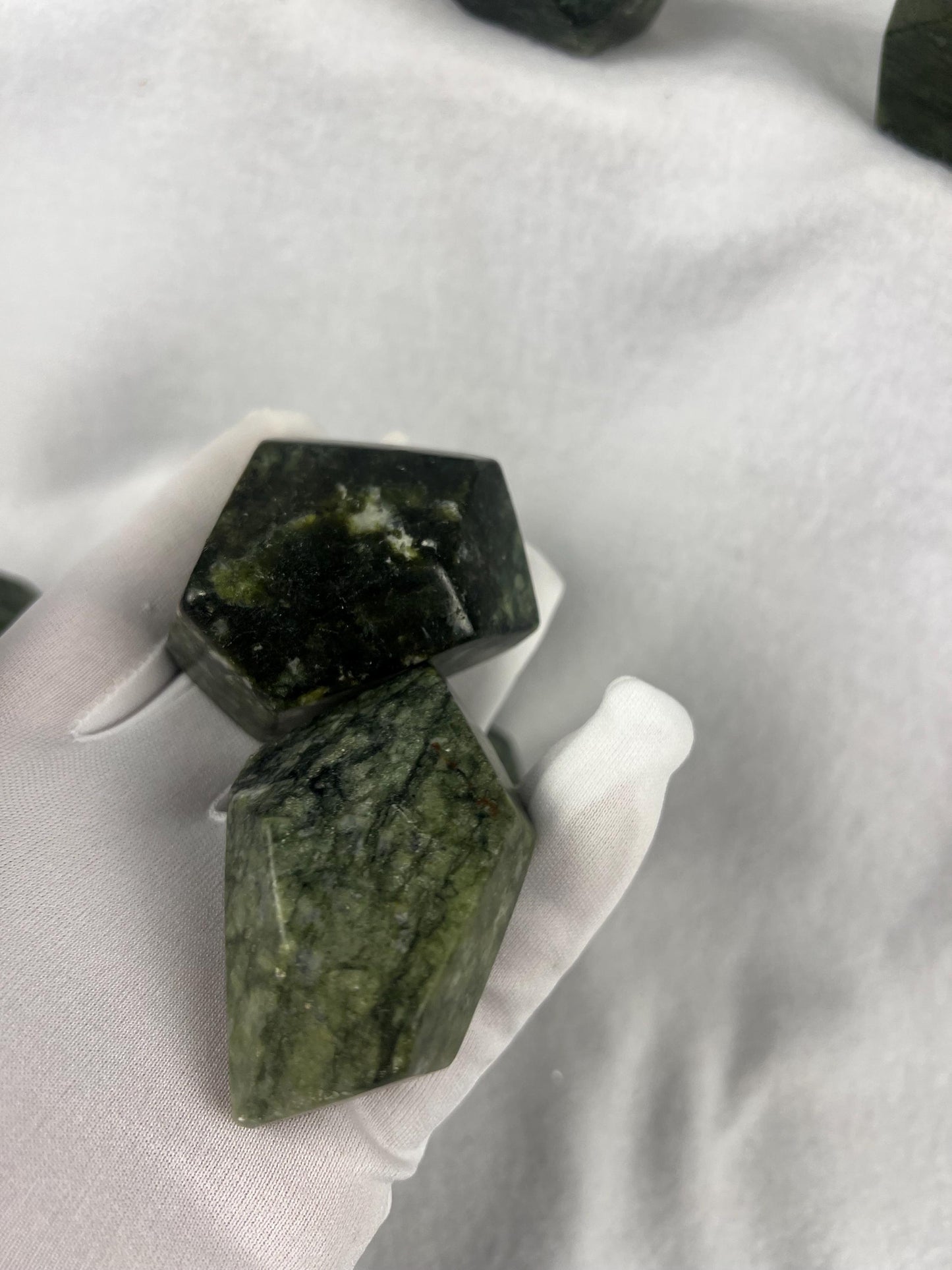 Xiuyan Nephrite Jade Faceted Natural Free Form Stone Smooth Polished Carved Crystal Distraction Home Decor Worry Stress Relief Anxiety Gift