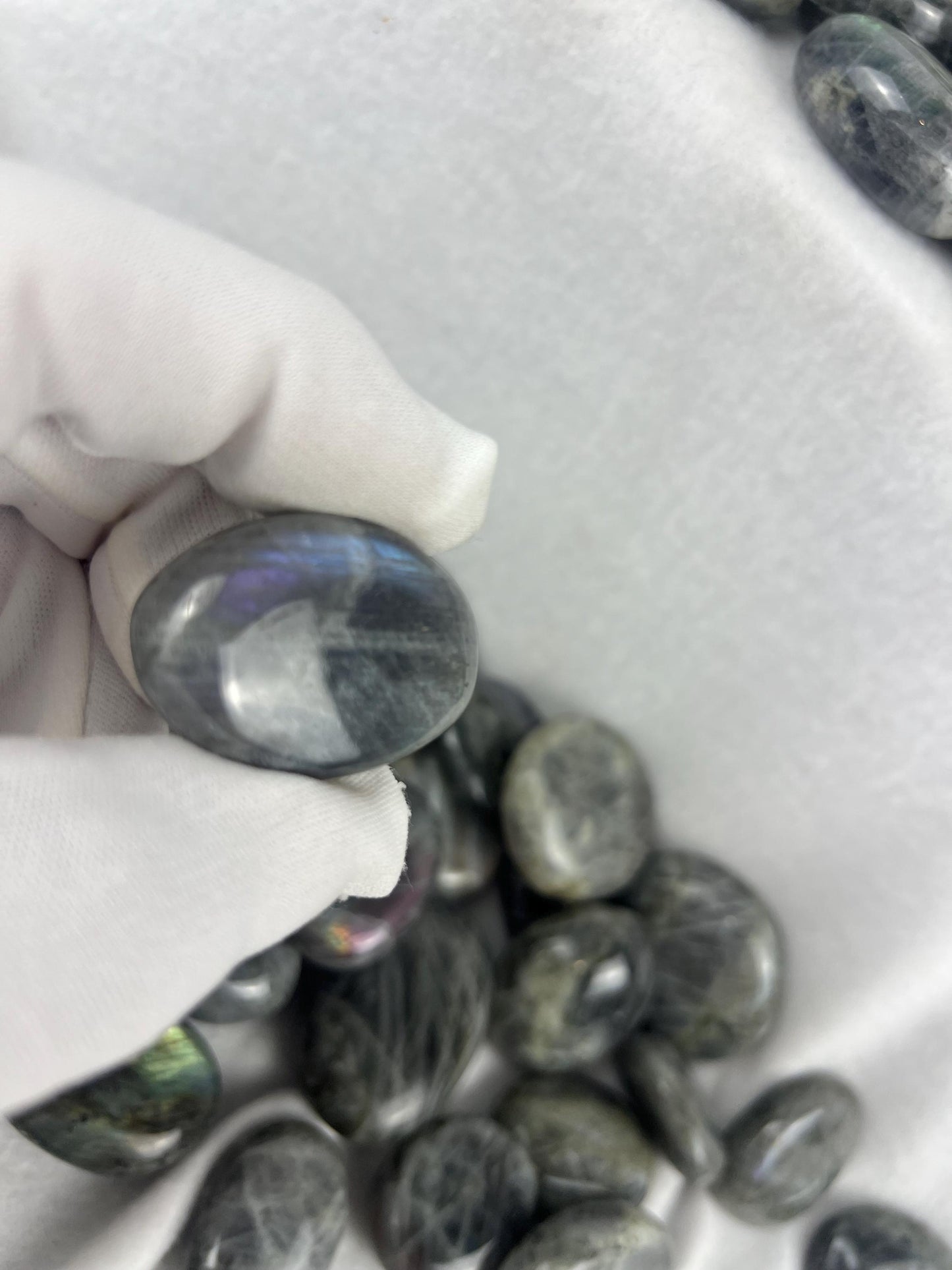 Finland Purple Labradorite Natural Palm Stone Smooth Polished Carved Crystal for Distraction Worry home Decor Pocket Anxiety Christmas Gift