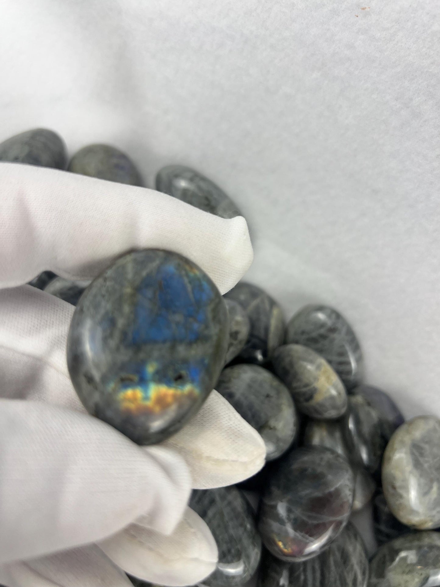 Finland Purple Labradorite Natural Palm Stone Smooth Polished Carved Crystal for Distraction Worry home Decor Pocket Anxiety Christmas Gift