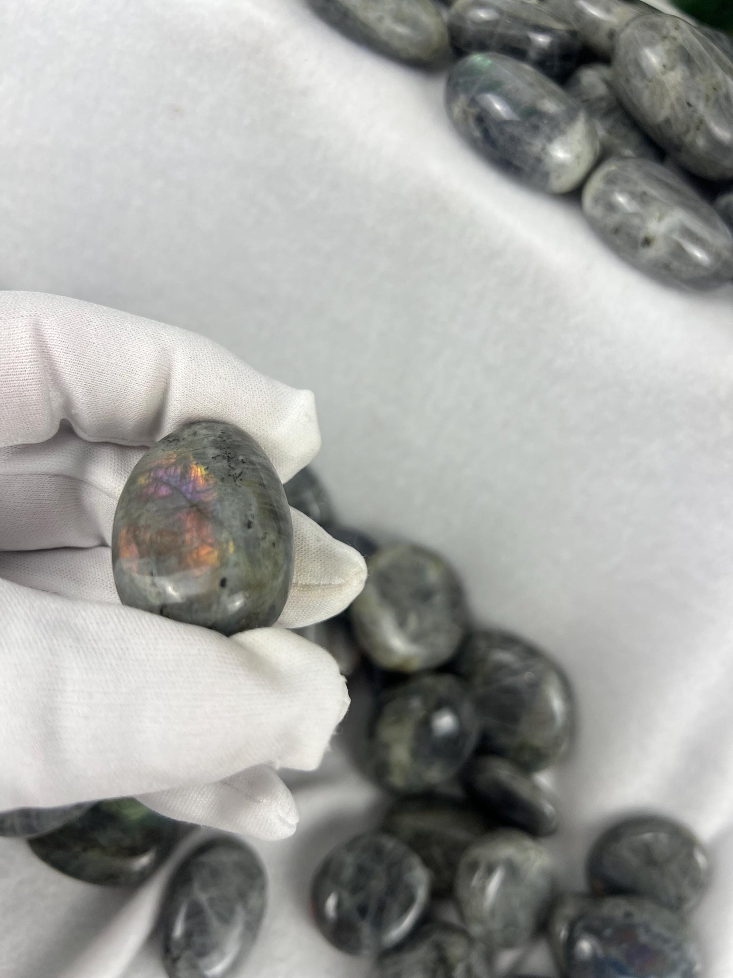 Finland Purple Labradorite Natural Palm Stone Smooth Polished Carved Crystal for Distraction Worry home Decor Pocket Anxiety Christmas Gift