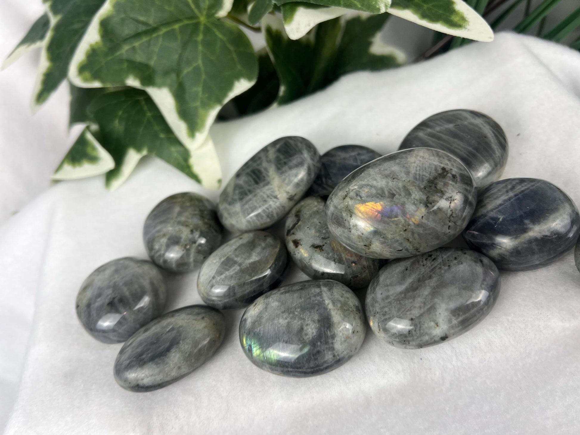 Finland Purple Labradorite Natural Palm Stone Smooth Polished Carved Crystal for Distraction Worry home Decor Pocket Anxiety Christmas Gift