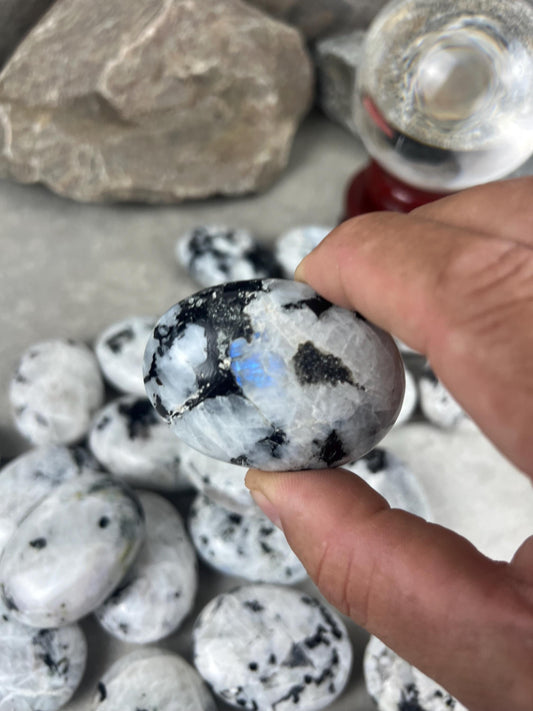 Canada White Labradorite Natural Palm Stone Smooth Polished Carved Crystal for Distraction Anxiety Worry Pocket Distraction Christmas Gift
