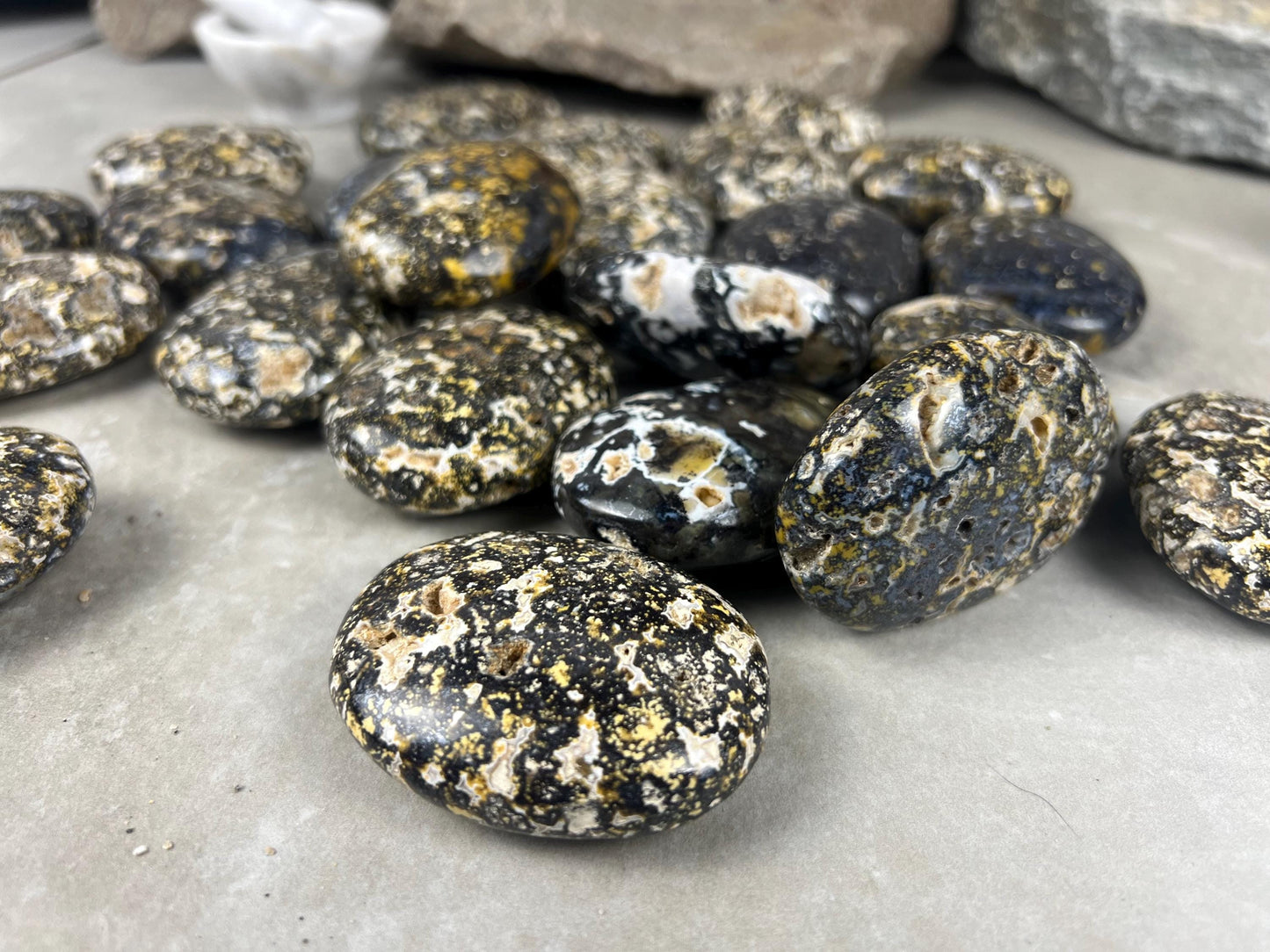 Deccan Plateau Chloromelanite Agate Palm Stone Natural Polished Crystal for Anxiety Relief Home Decor Worry Pocket Stress Anxiety Palm Stone