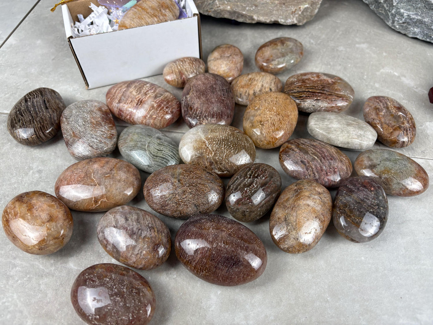 Chini Khadan India Thousand Layer Quartz Palm Stone Anxiety Relief Meditation Gift Home Decor Worry Pocket Stress Anxiety Palm Birthday Gift