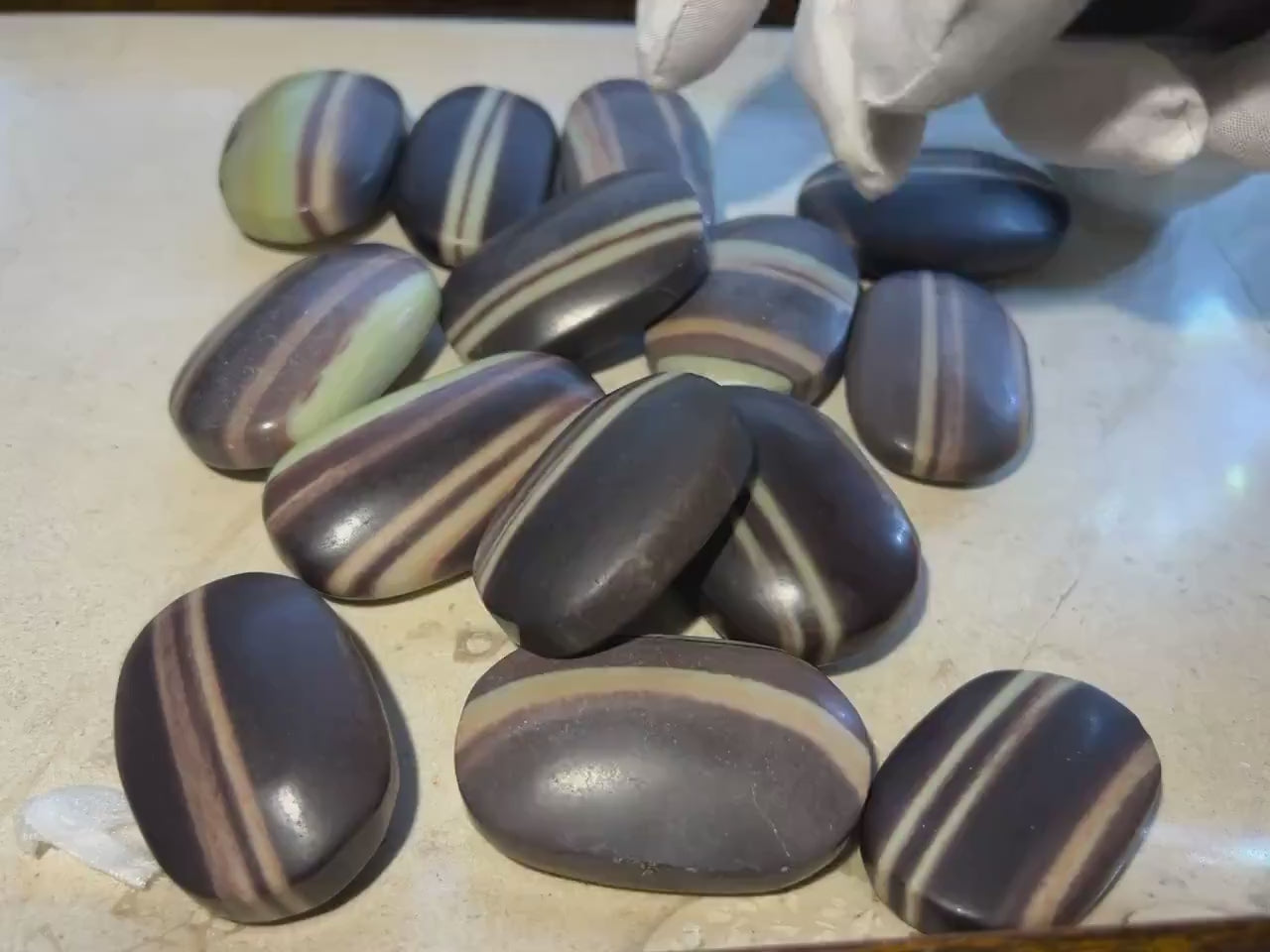 Purple Jade Palm Stone: Polished Carved Crystal for Anxiety