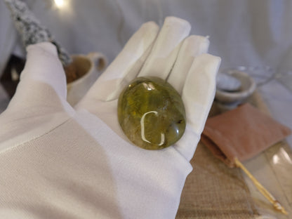 Serpentine Natural Palm Stone Smooth Polished Carved Crystal for Distraction Home Decor Anxiety Pocket Stone