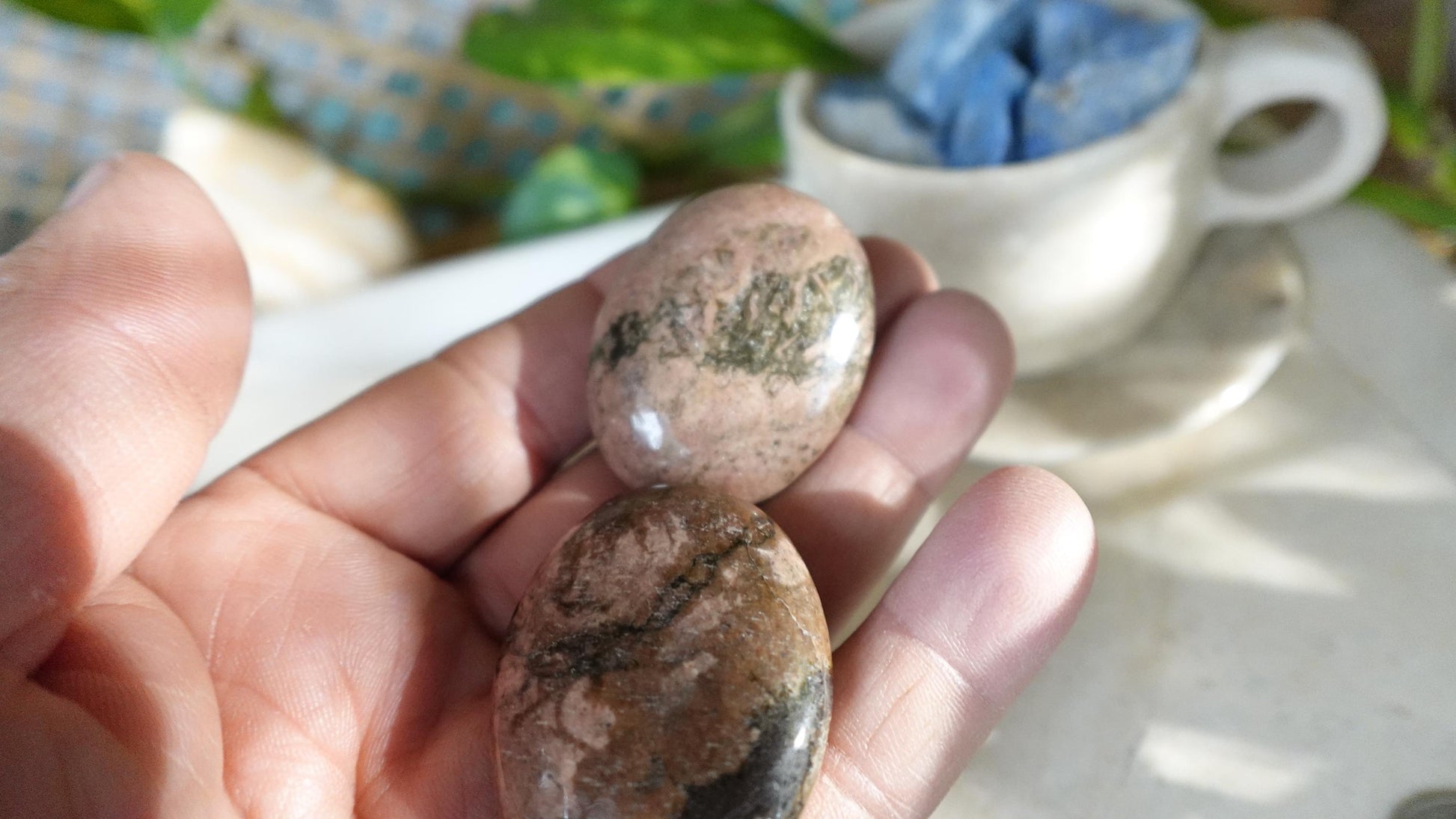 Rhodonite Natural Medium Palm Stone Medium Smooth Polished Carved Crystal for Distraction Anxiety Christmas Home Decor Birthday Gift Anxiety